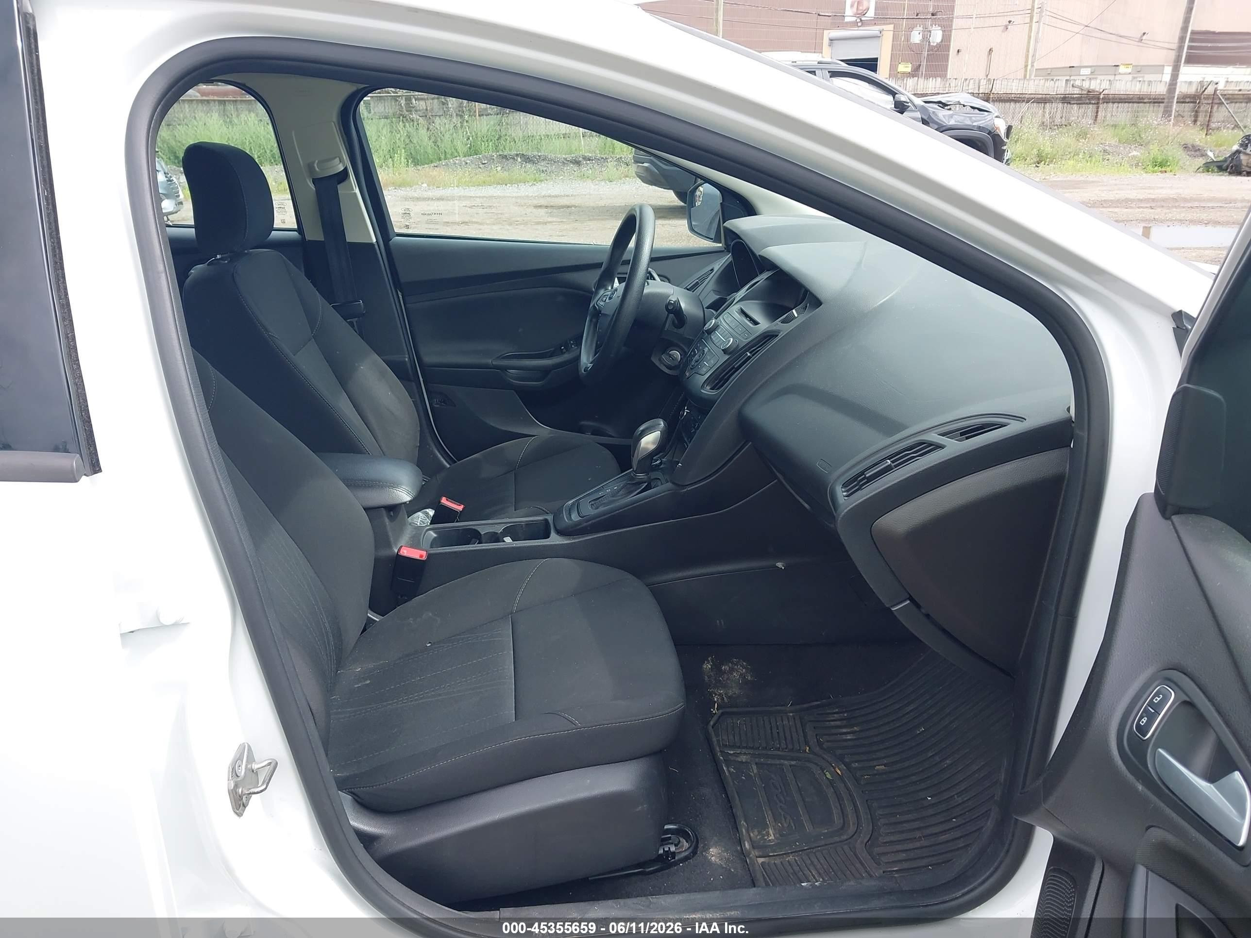 2017 Ford Focus Se White vin: 1FADP3K23HL299092