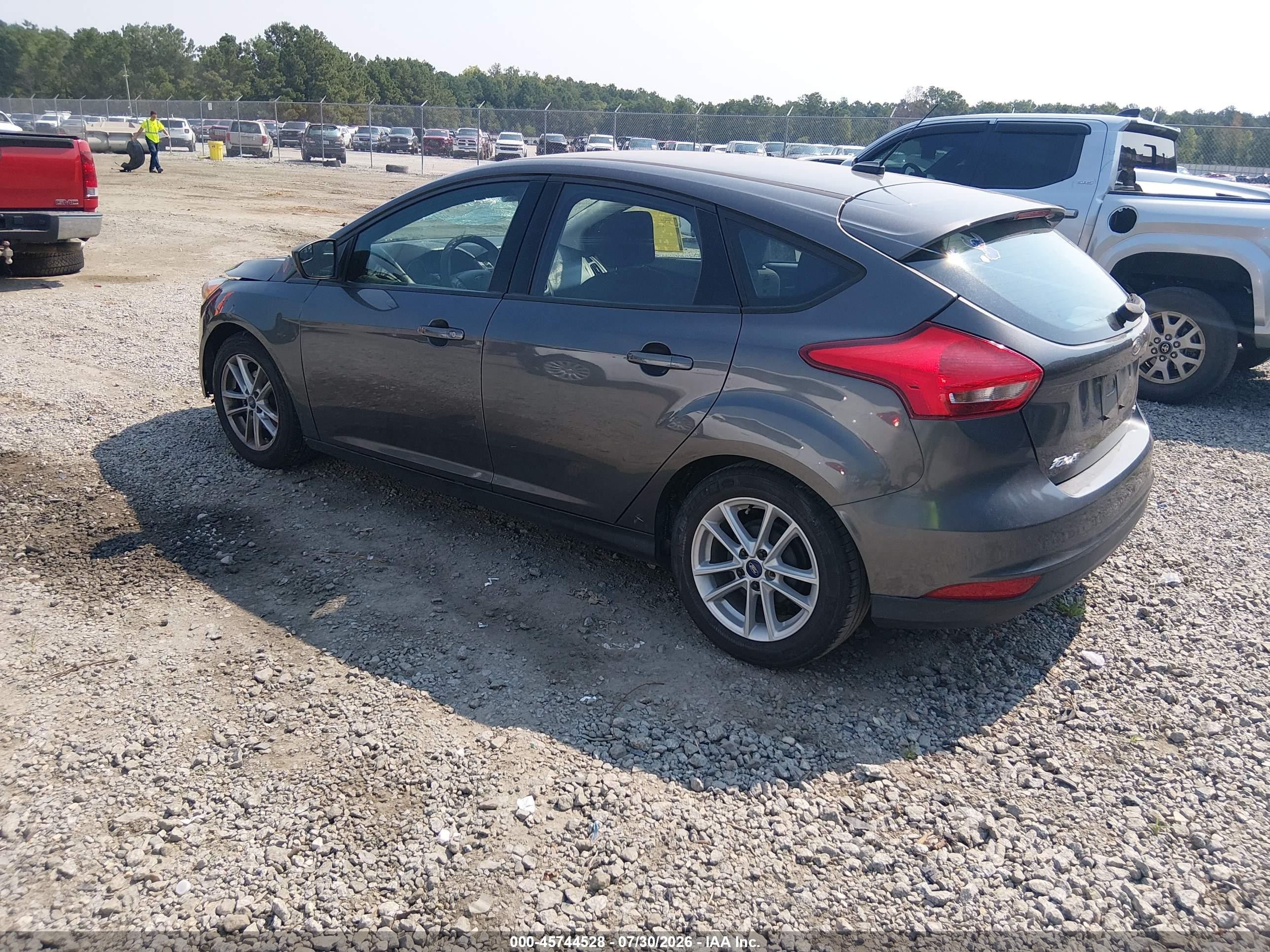 2018 Ford Focus Se Gray vin: 1FADP3K23JL212393