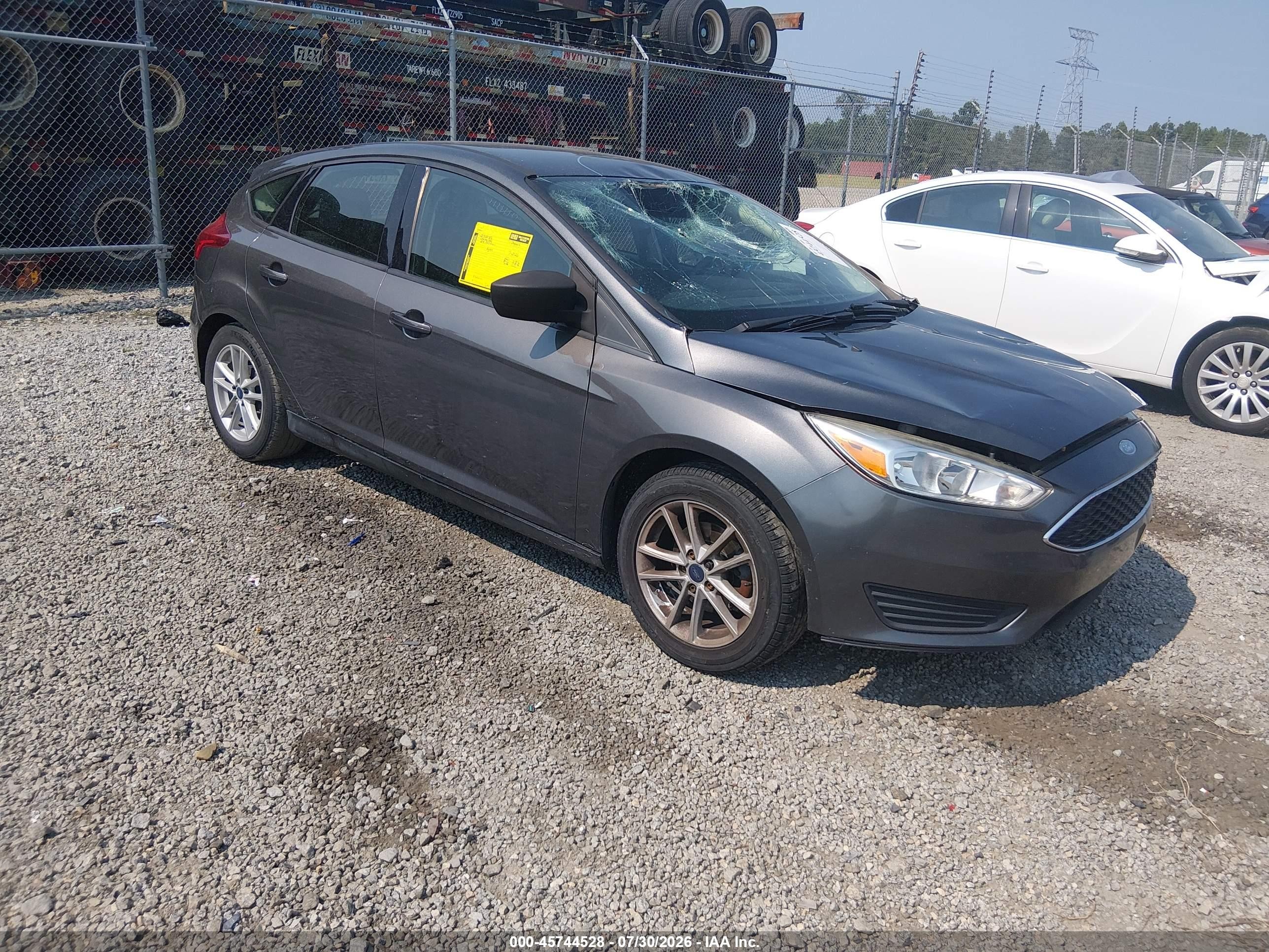 2018 Ford Focus Se Gray vin: 1FADP3K23JL212393