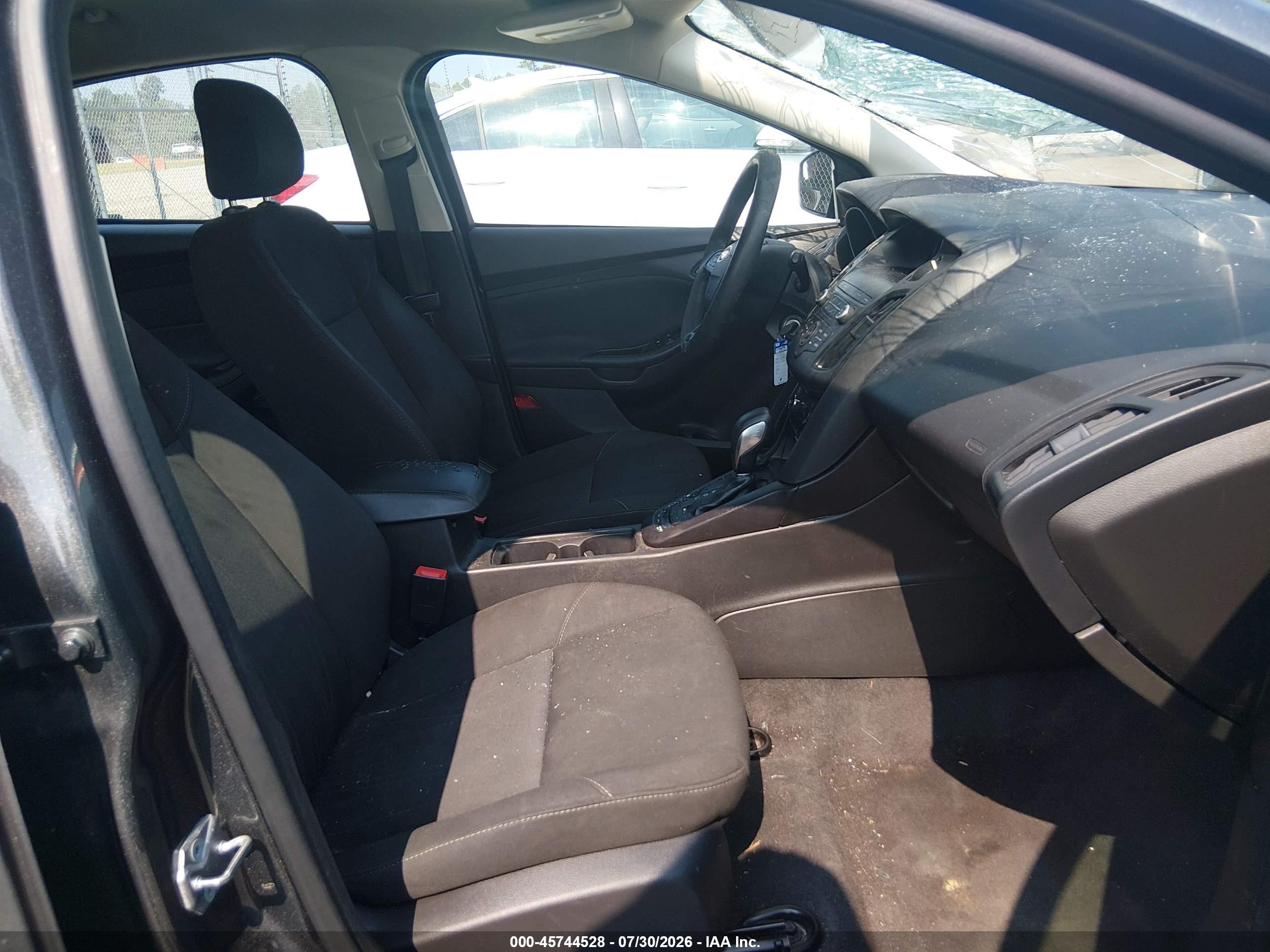 2018 Ford Focus Se Gray vin: 1FADP3K23JL212393