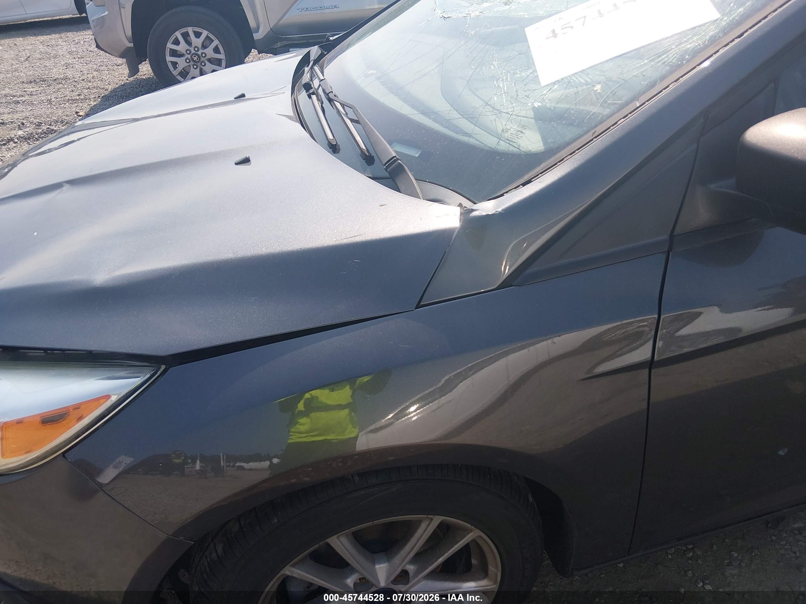 2018 Ford Focus Se Gray vin: 1FADP3K23JL212393