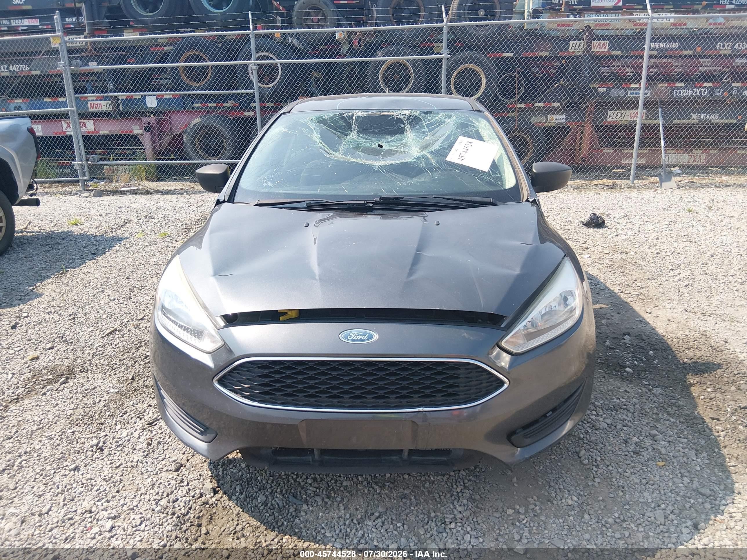 2018 Ford Focus Se Gray vin: 1FADP3K23JL212393