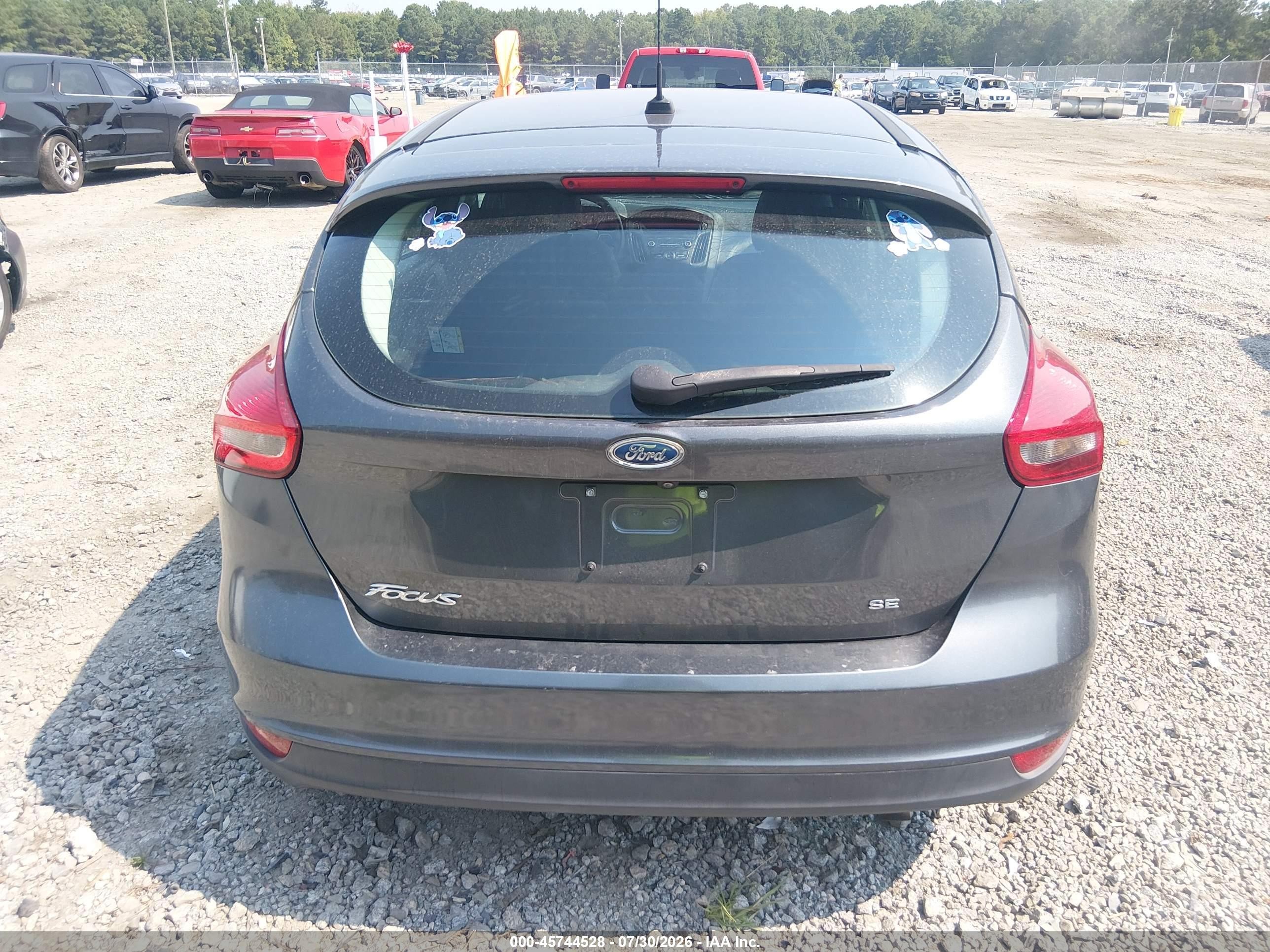 2018 Ford Focus Se Gray vin: 1FADP3K23JL212393