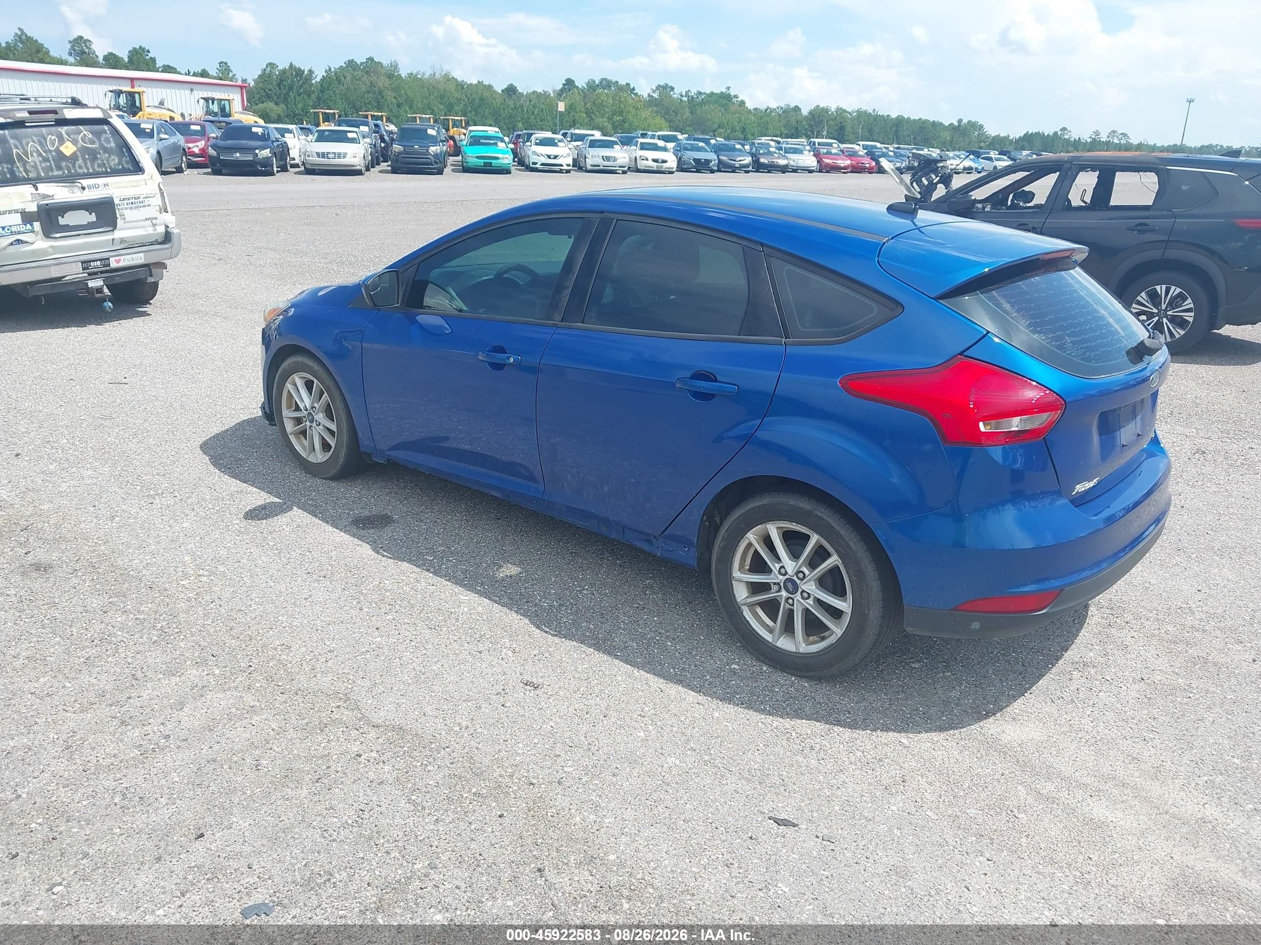 2018 Ford Focus Se Blue vin: 1FADP3K23JL220574