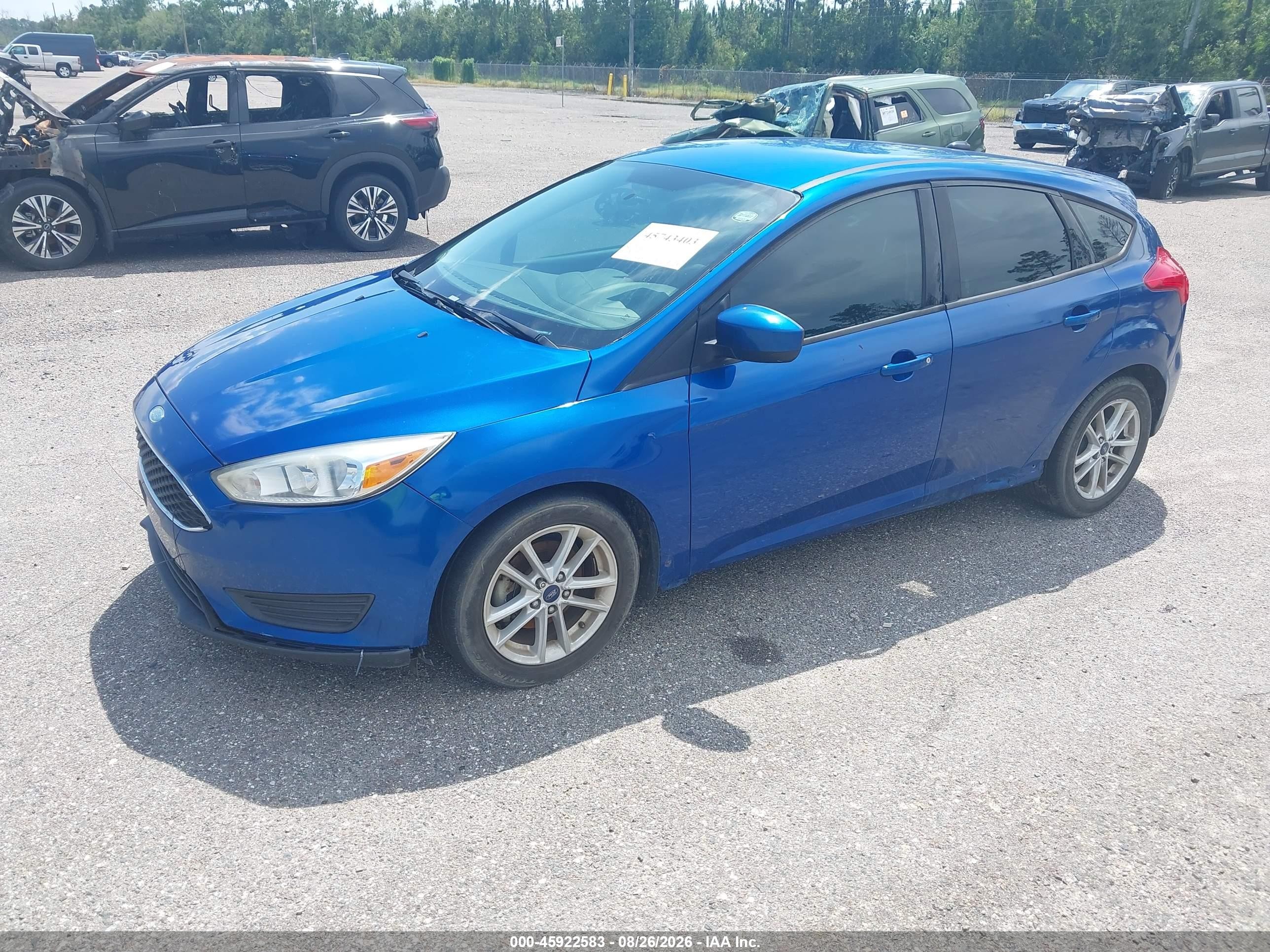 2018 Ford Focus Se Blue vin: 1FADP3K23JL220574