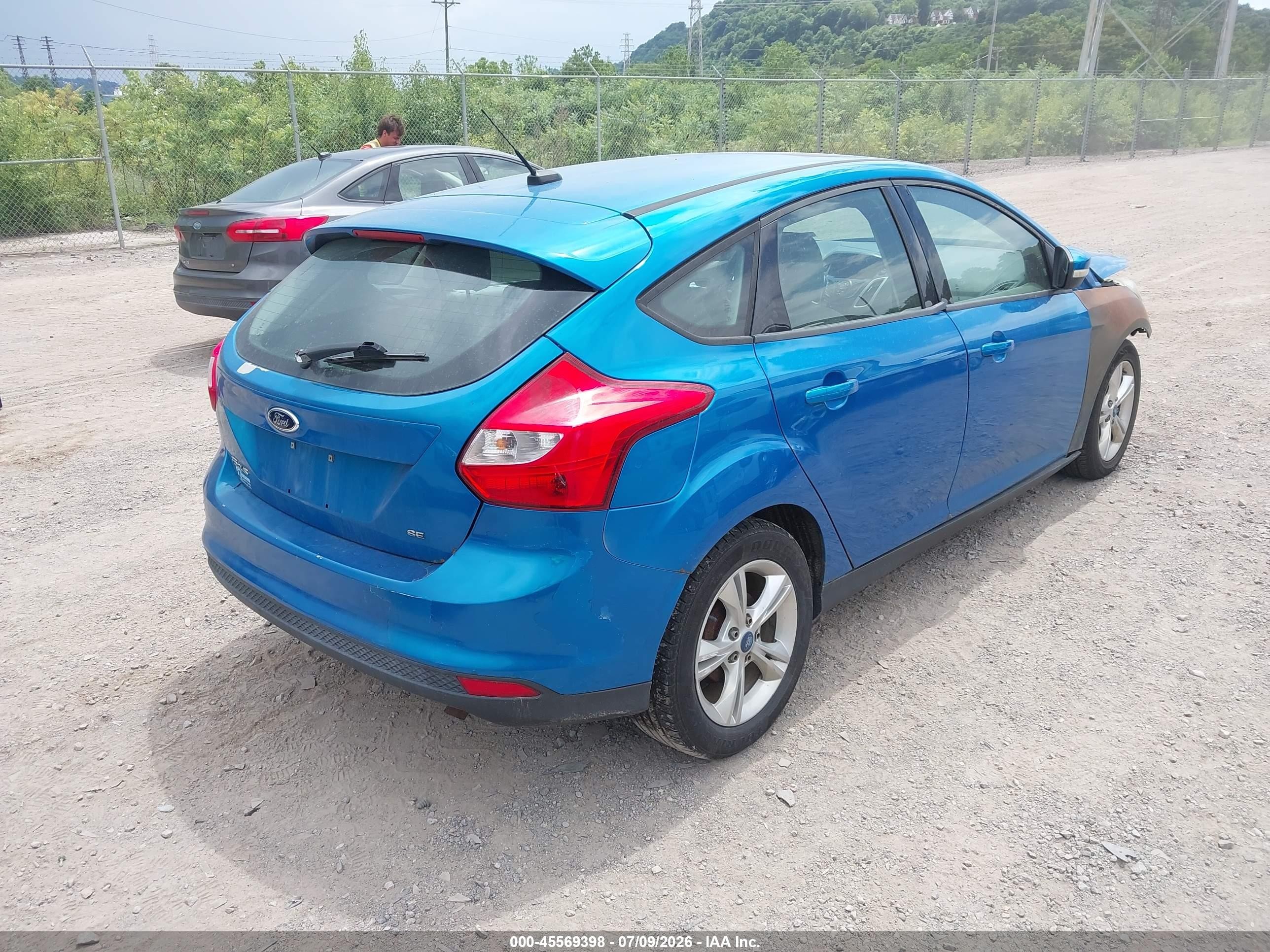 2013 Ford Focus Se Blue vin: 1FADP3K24DL105373