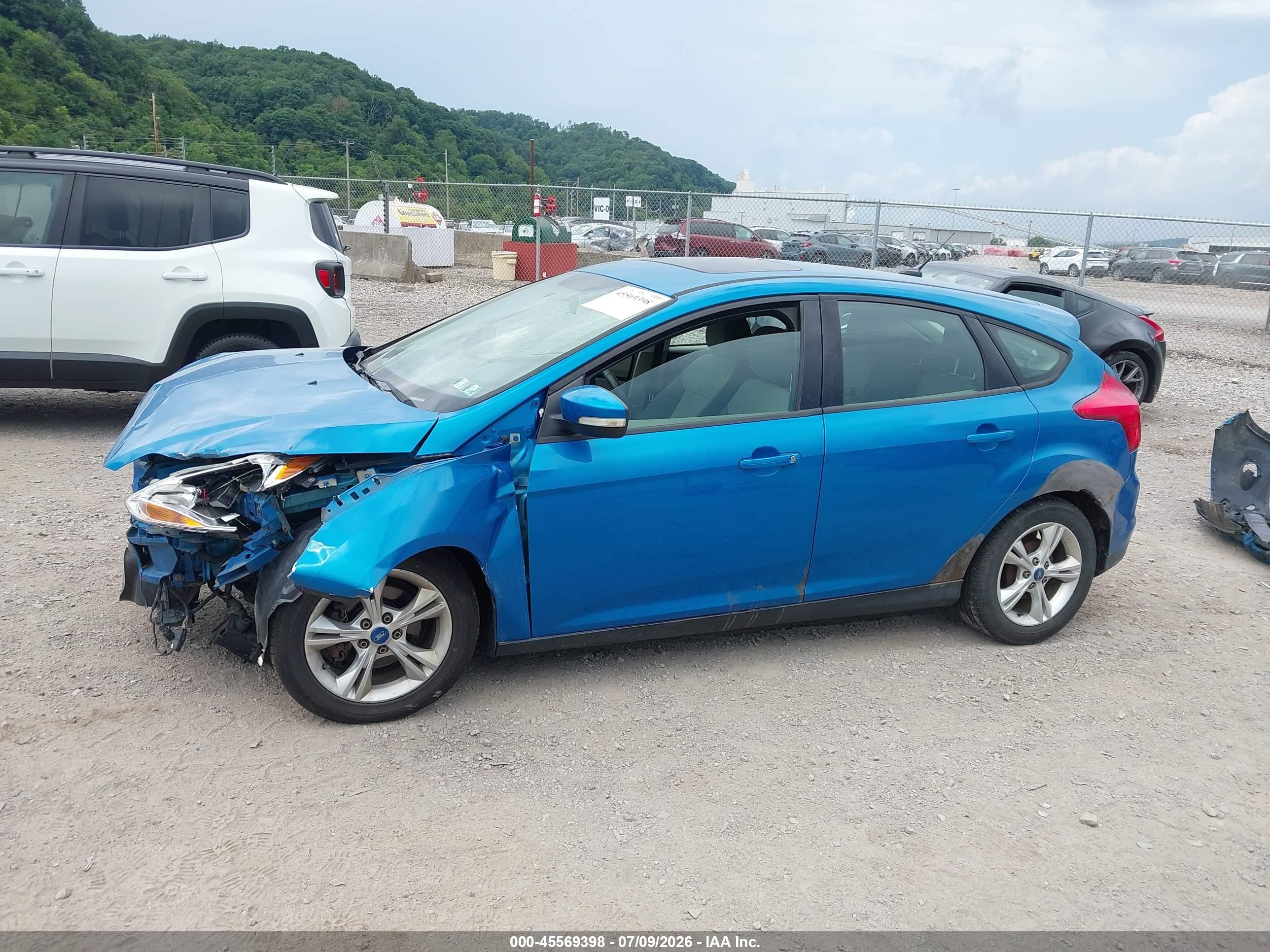 2013 Ford Focus Se Blue vin: 1FADP3K24DL105373