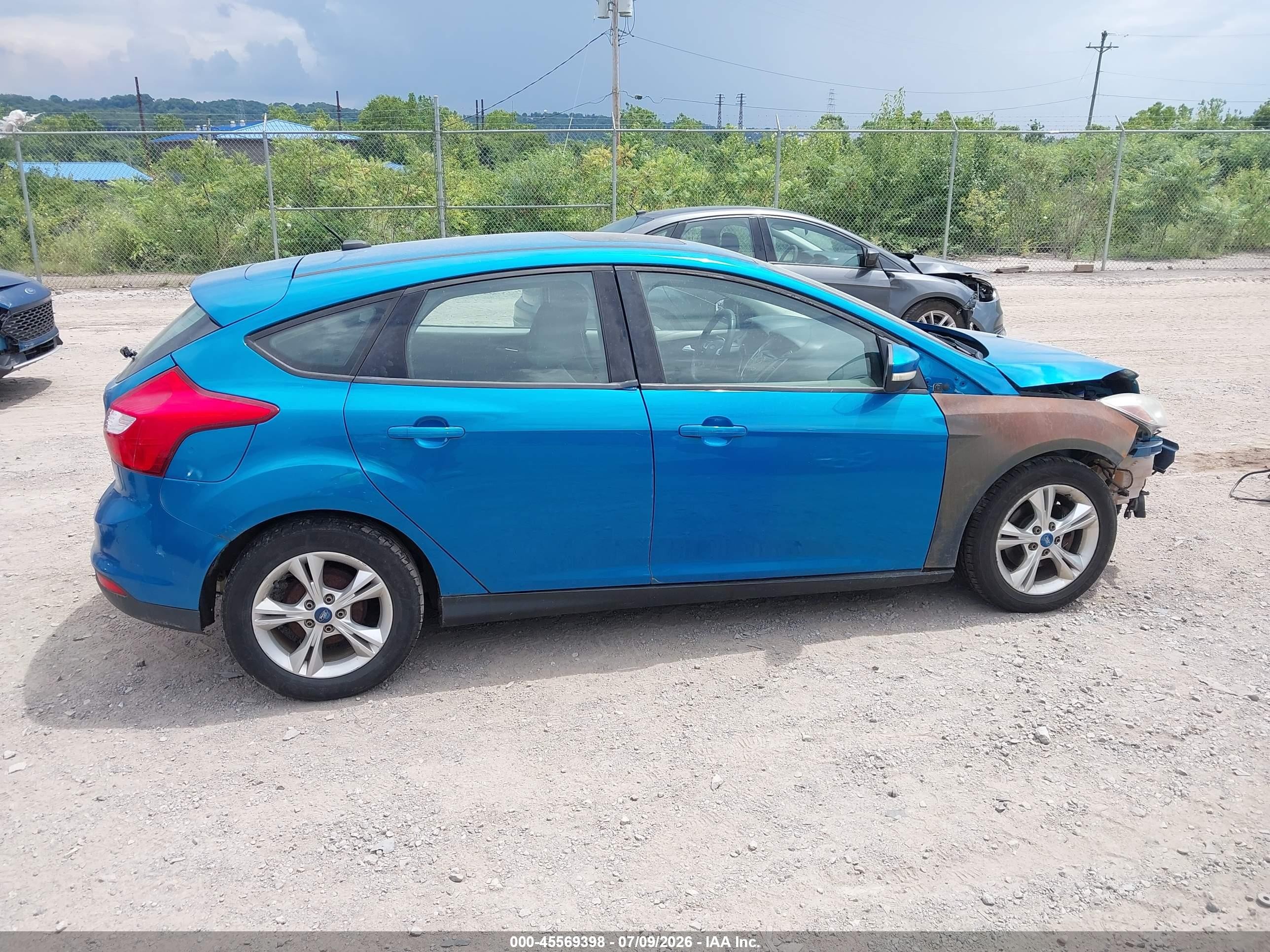 2013 Ford Focus Se Blue vin: 1FADP3K24DL105373