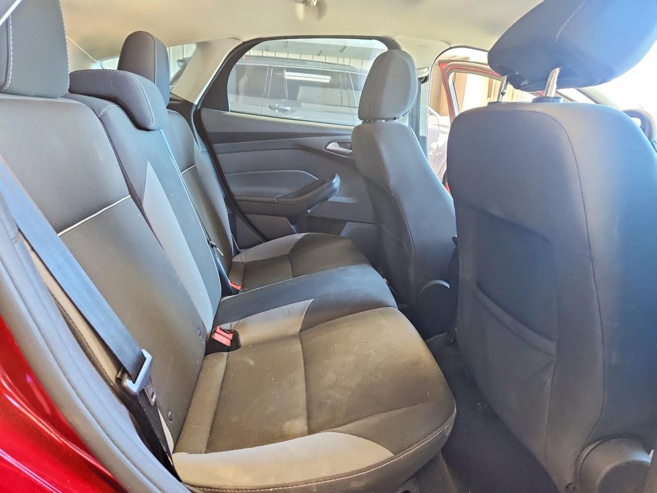 2013 Ford Focus Se Красный vin: 1FADP3K24DL261011