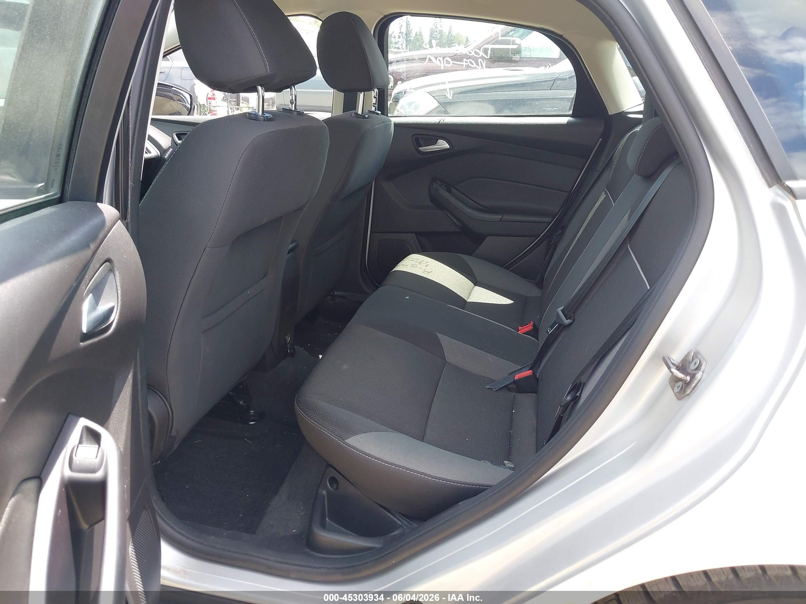 2013 Ford Focus Se Silver vin: 1FADP3K24DL271618
