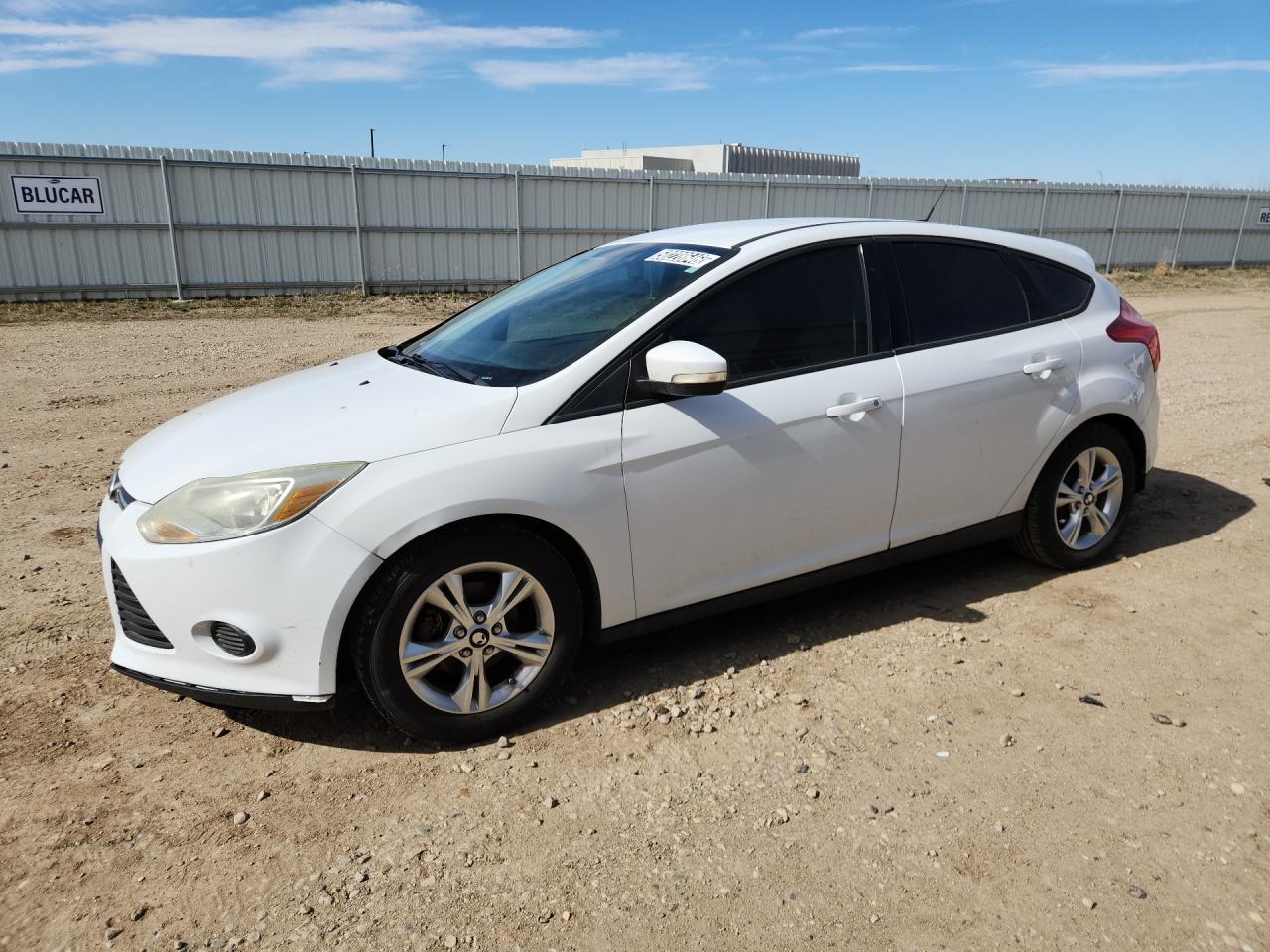 2013 Ford Focus Se Белый vin: 1FADP3K24DL277564 Damage: Left Front Fender, Multiple Dents/Paint Damage, 4
