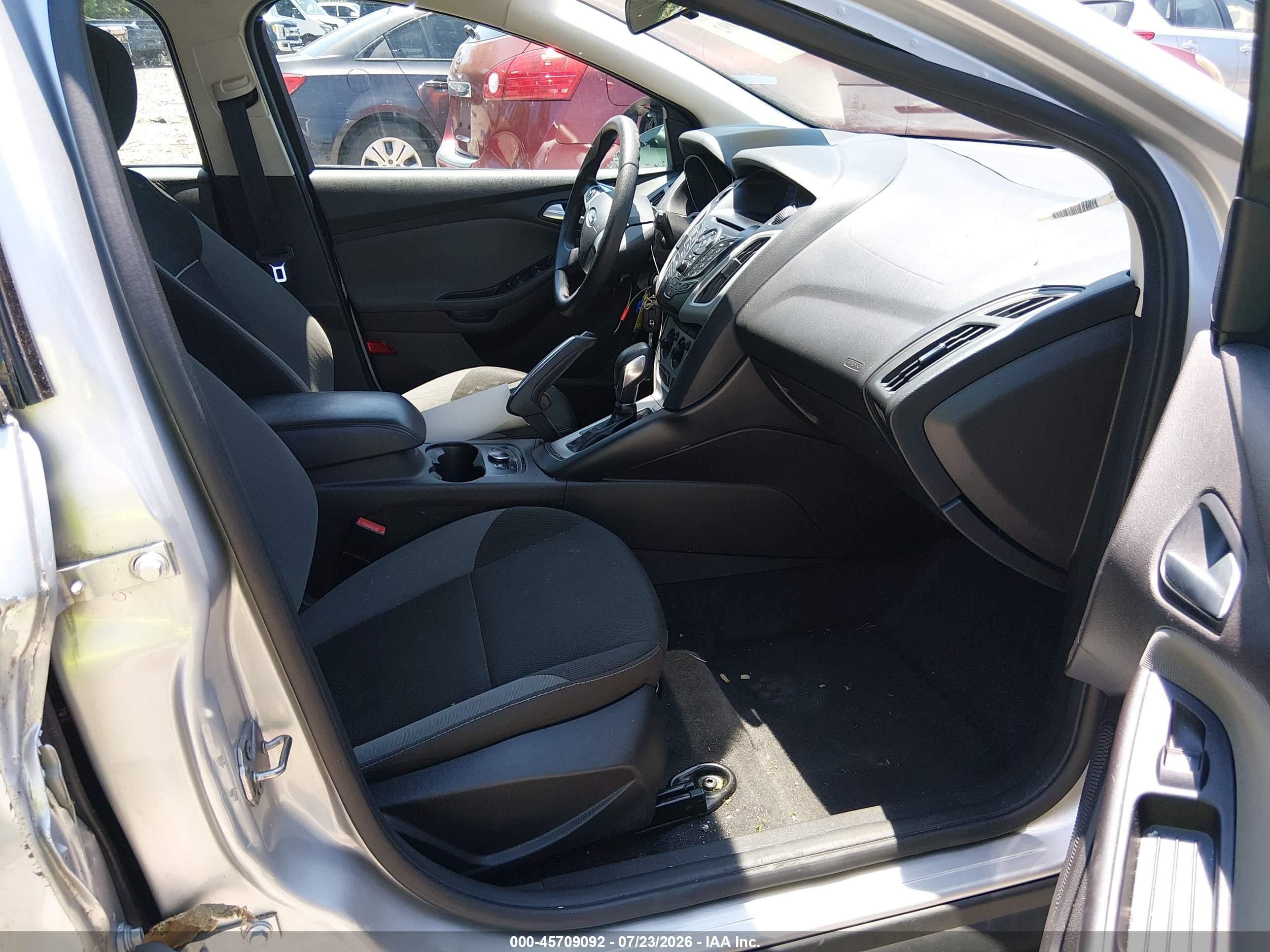 2013 Ford Focus Se Silver vin: 1FADP3K24DL335026