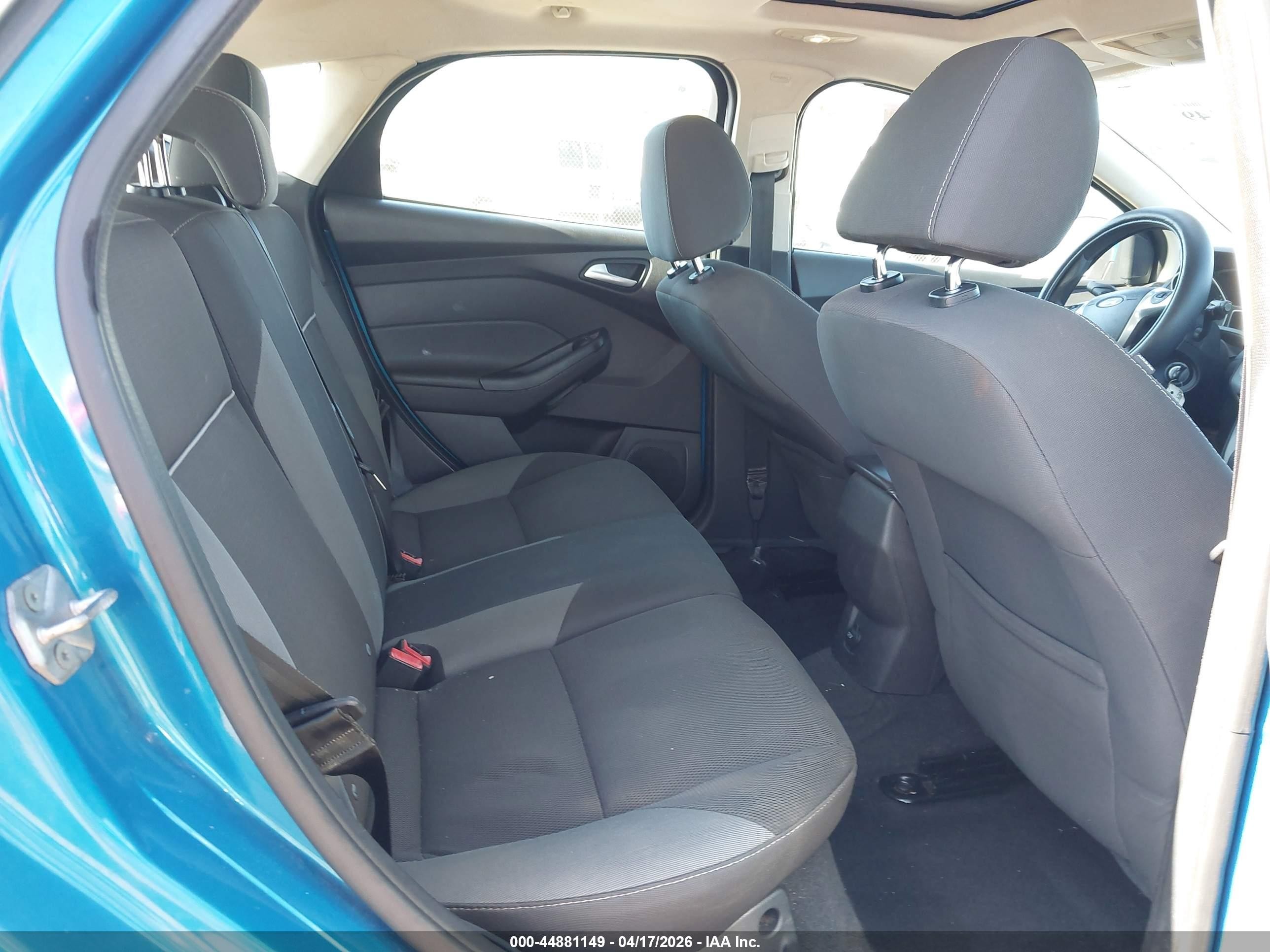 2014 Ford Focus Se Blue vin: 1FADP3K24EL112339