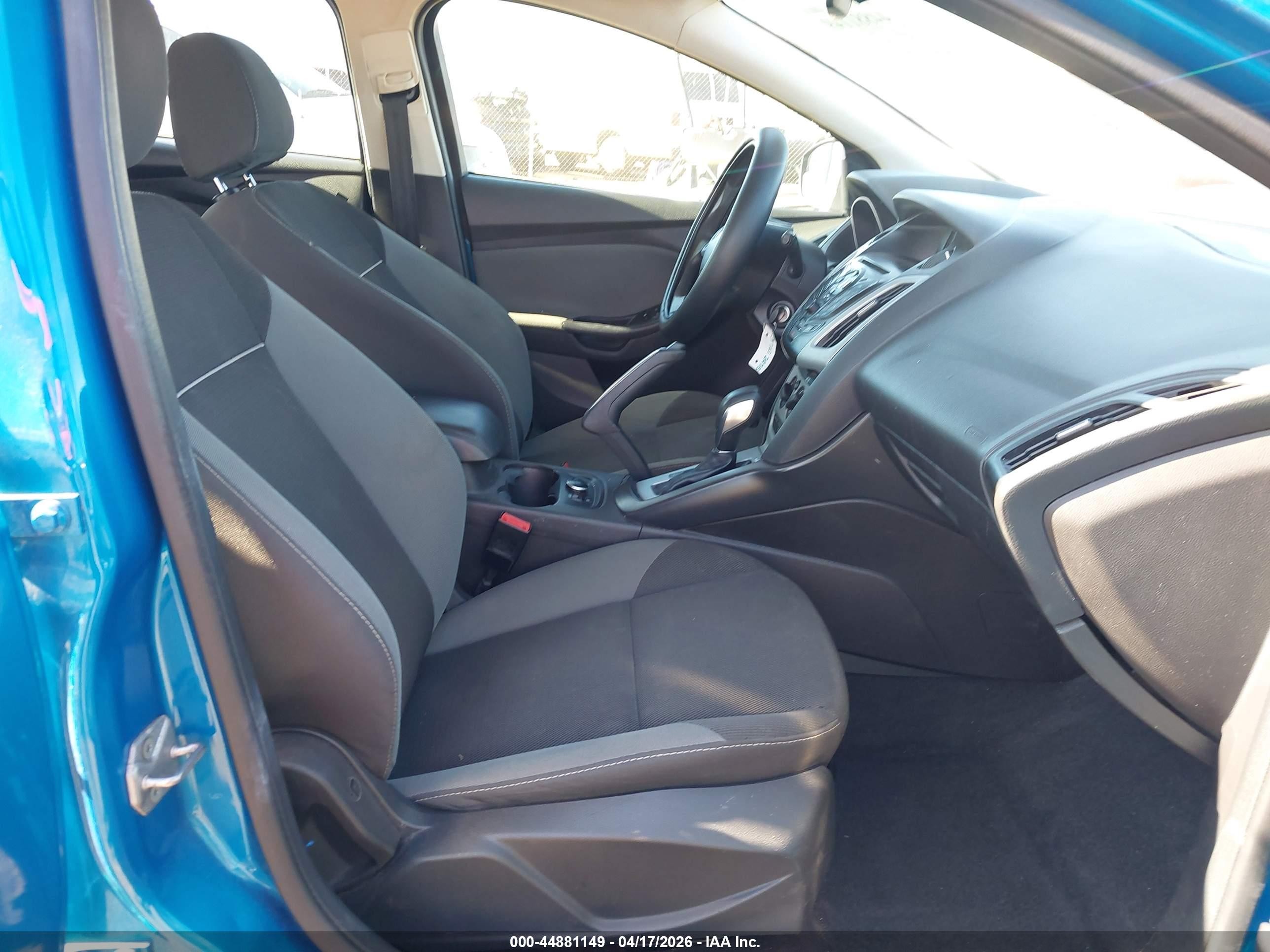 2014 Ford Focus Se Blue vin: 1FADP3K24EL112339