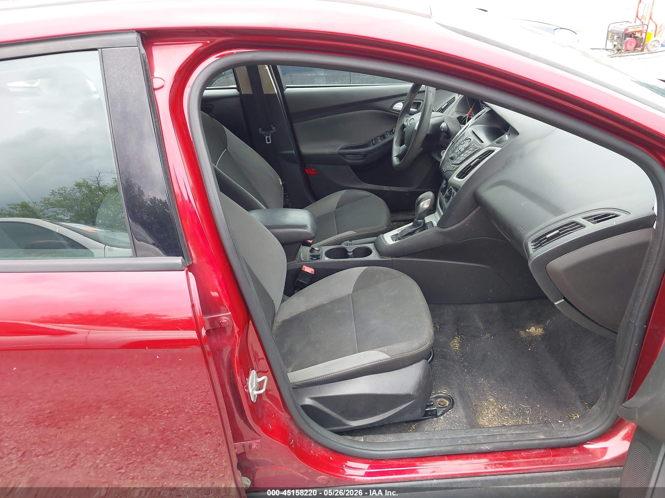 2014 Ford Focus Se Maroon vin: 1FADP3K24EL116410