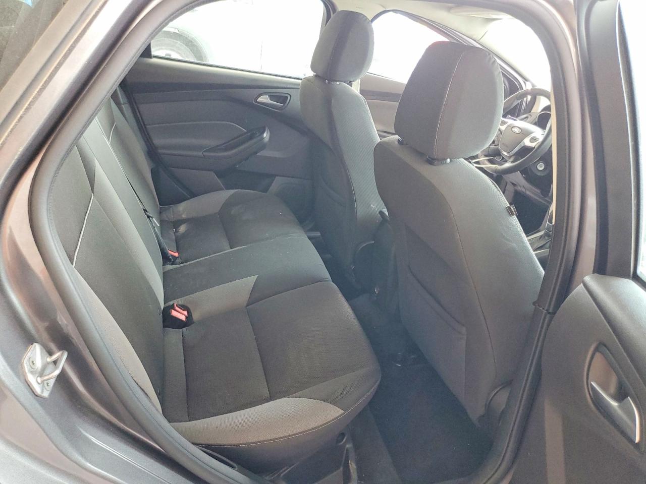 2014 Ford Focus Se Silver vin: 1FADP3K24EL122725