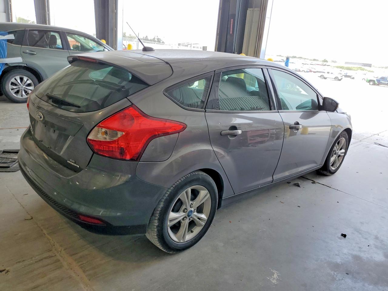 2014 Ford Focus Se Silver vin: 1FADP3K24EL122725
