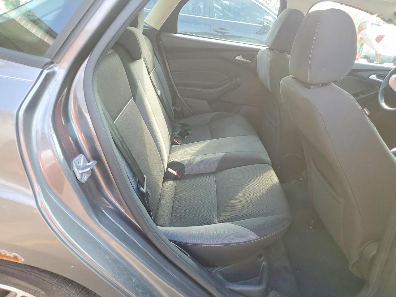 2014 Ford Focus Se Gray vin: 1FADP3K24EL155160