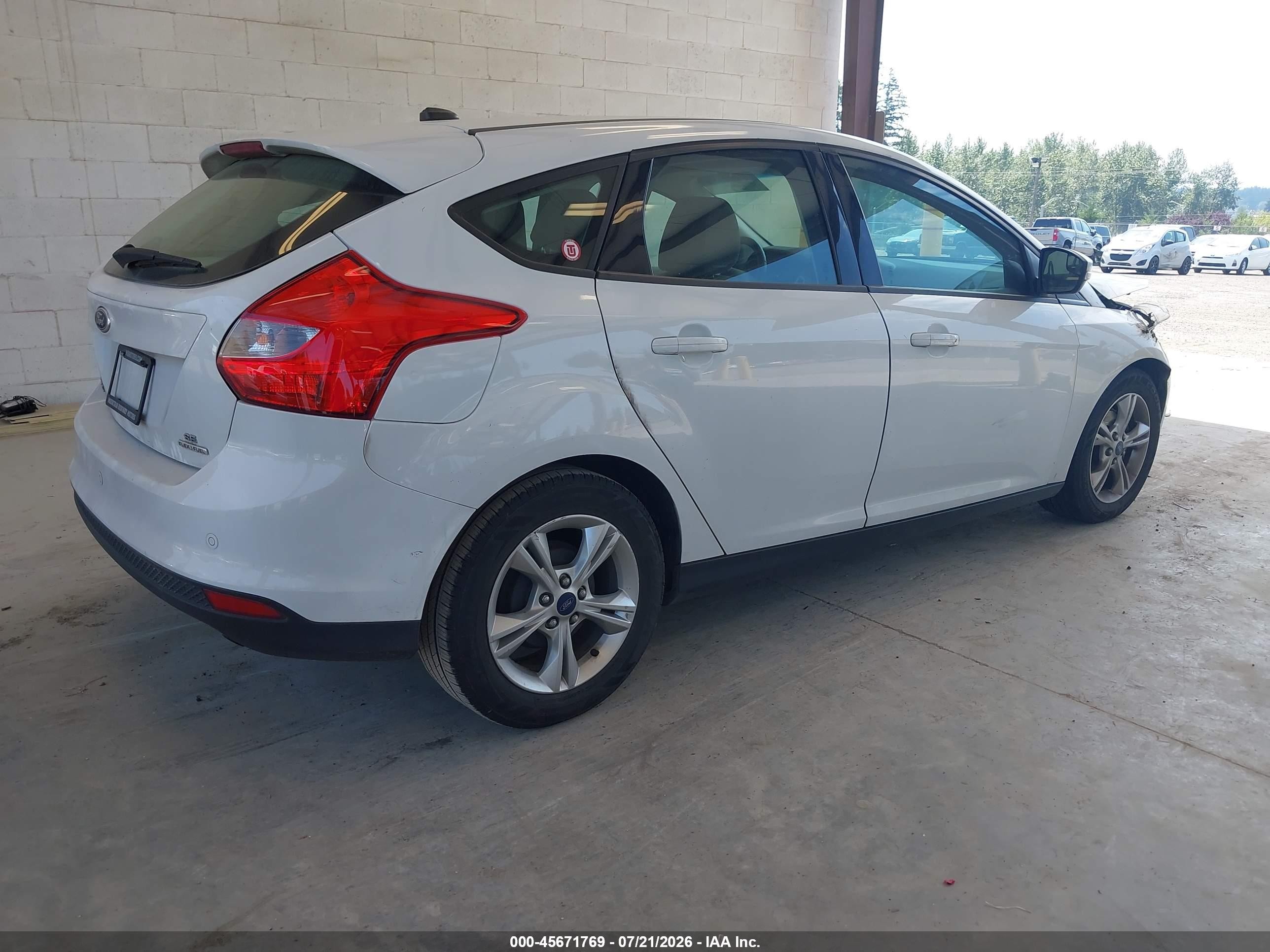 2014 Ford Focus Se White vin: 1FADP3K24EL175778