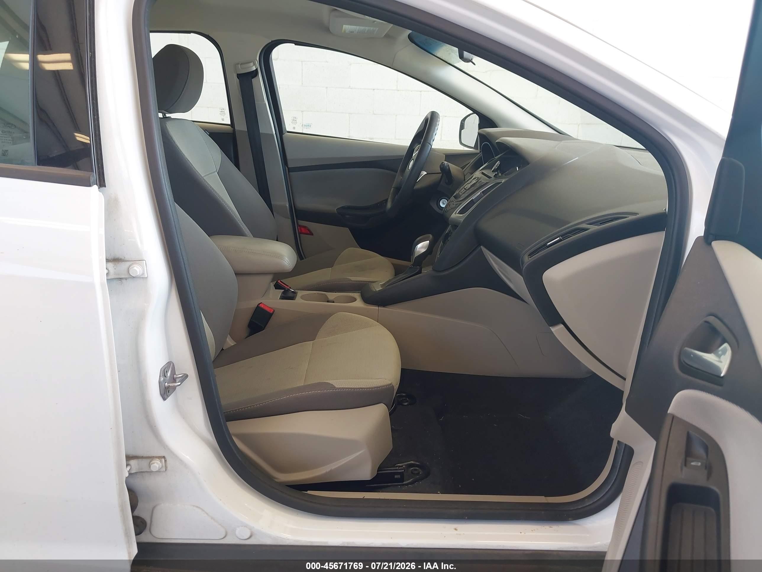 2014 Ford Focus Se White vin: 1FADP3K24EL175778