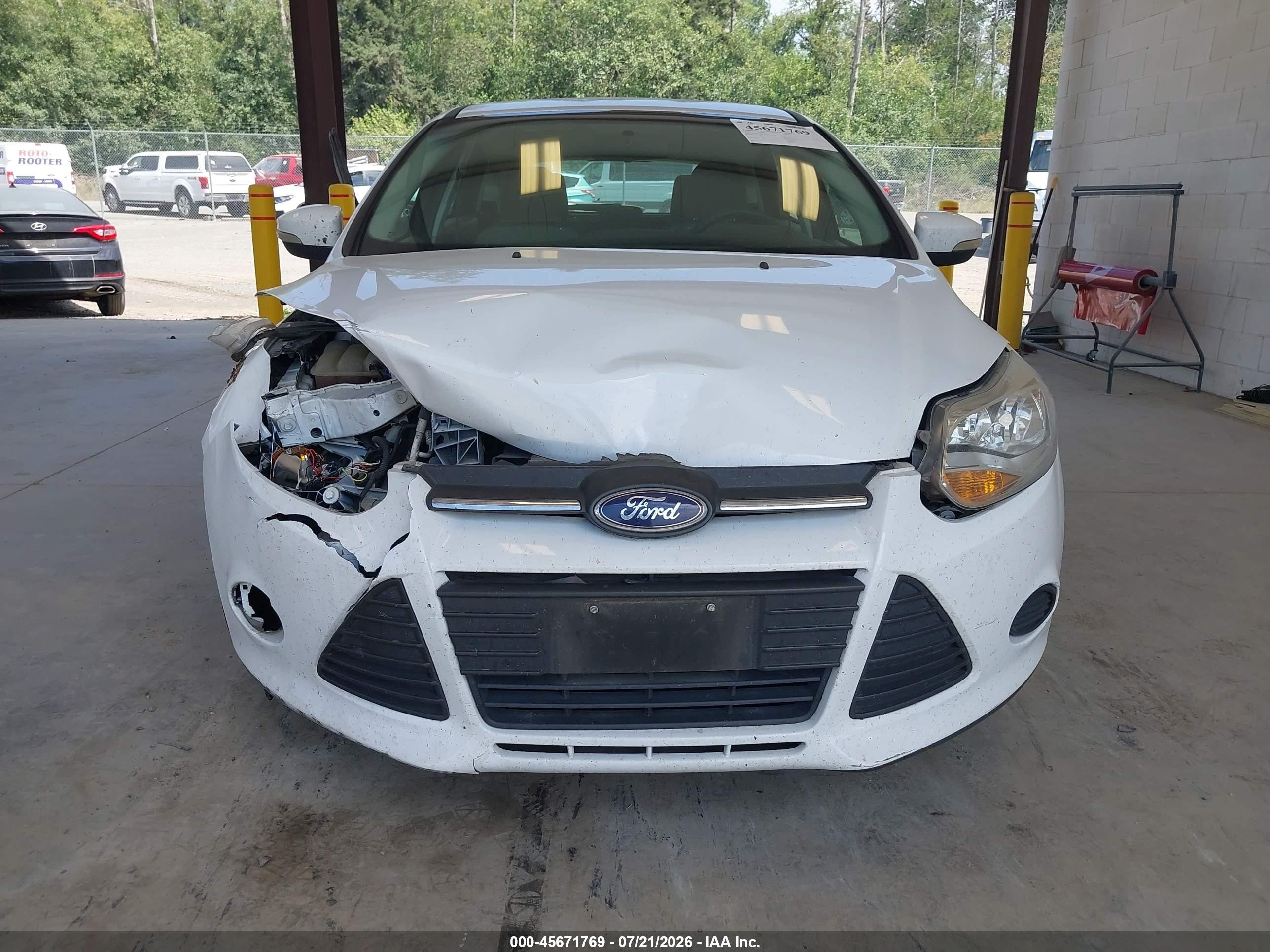 2014 Ford Focus Se White vin: 1FADP3K24EL175778
