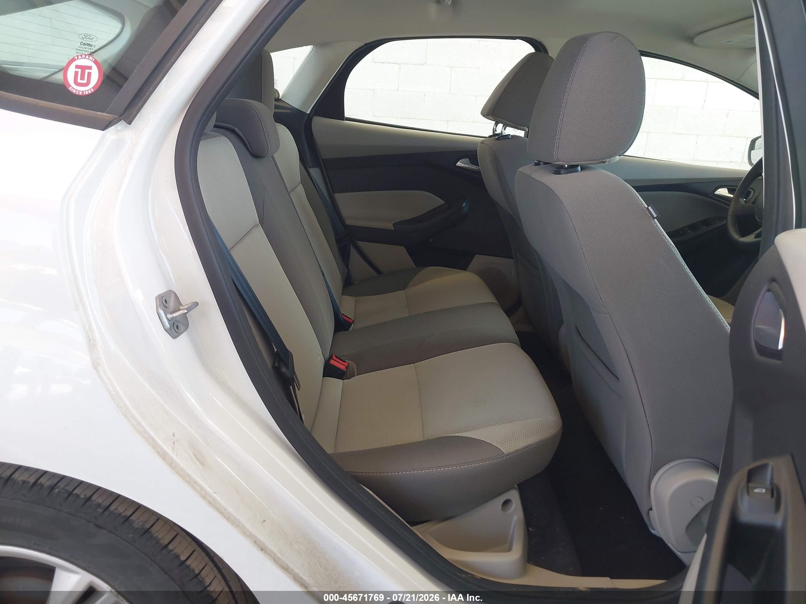 2014 Ford Focus Se White vin: 1FADP3K24EL175778