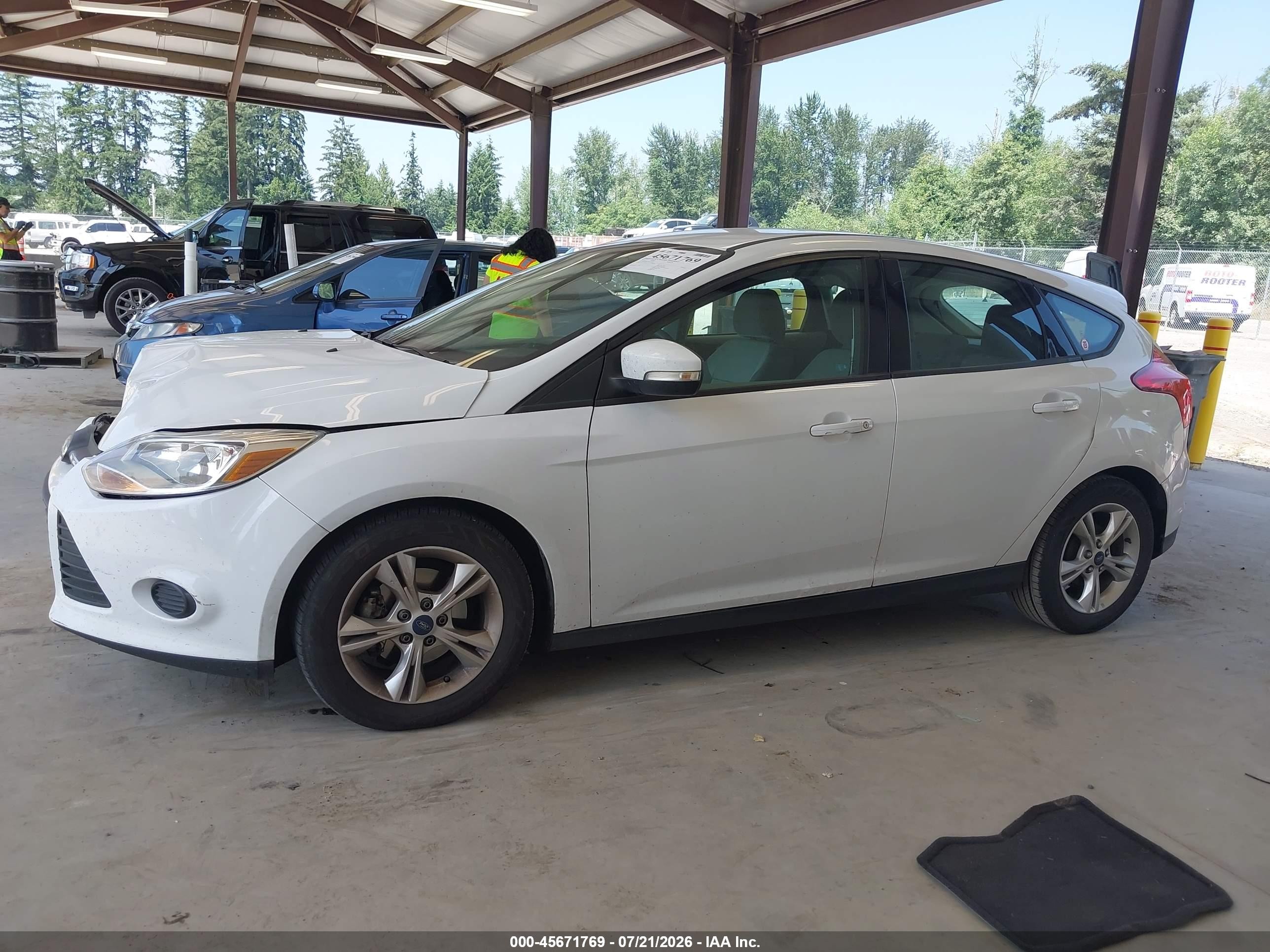 2014 Ford Focus Se White vin: 1FADP3K24EL175778