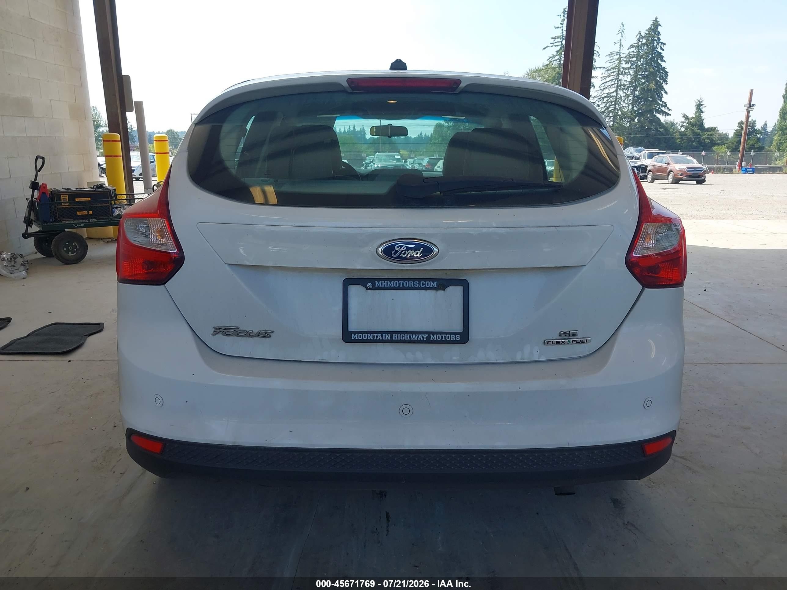 2014 Ford Focus Se White vin: 1FADP3K24EL175778