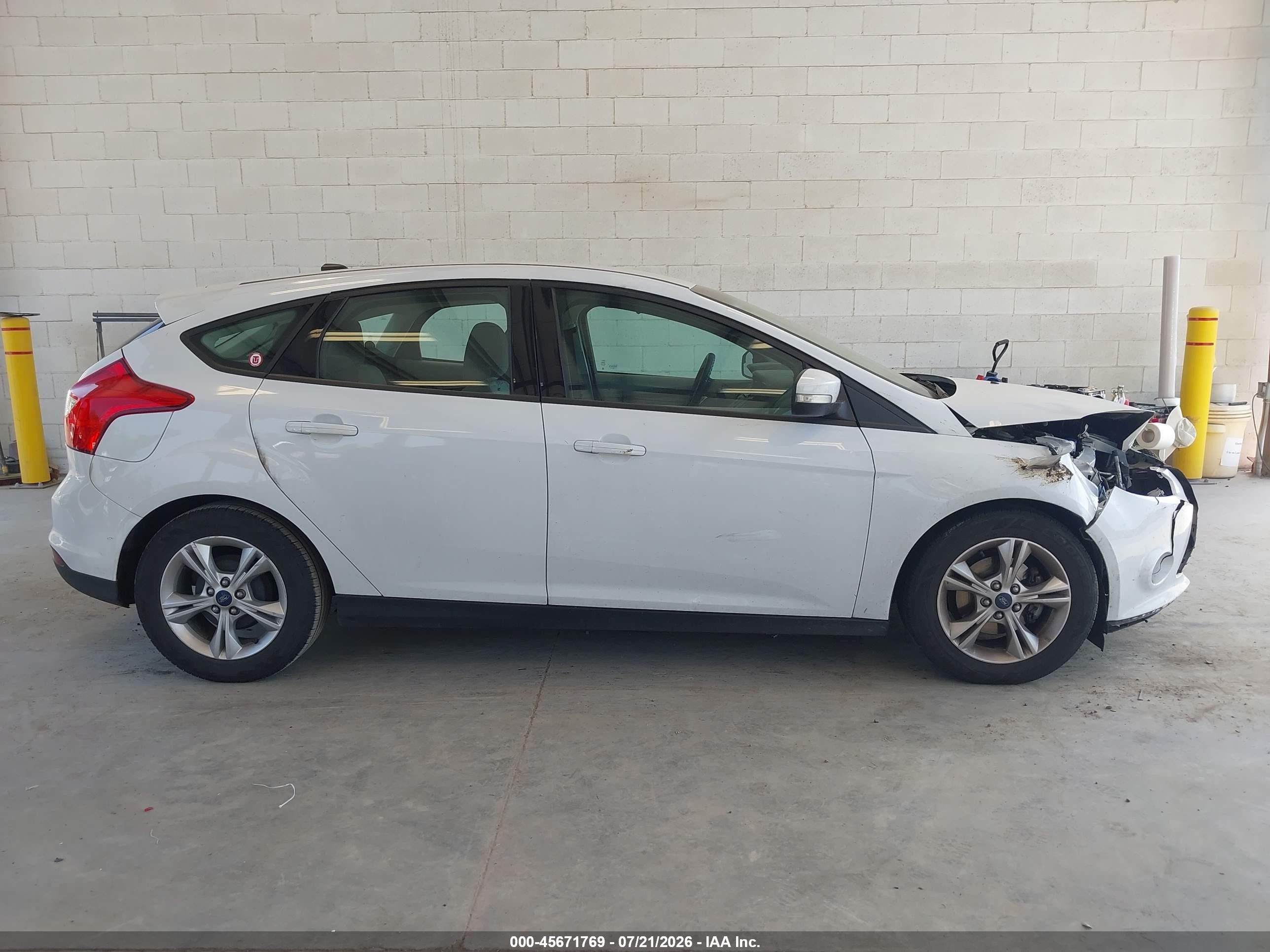 2014 Ford Focus Se White vin: 1FADP3K24EL175778