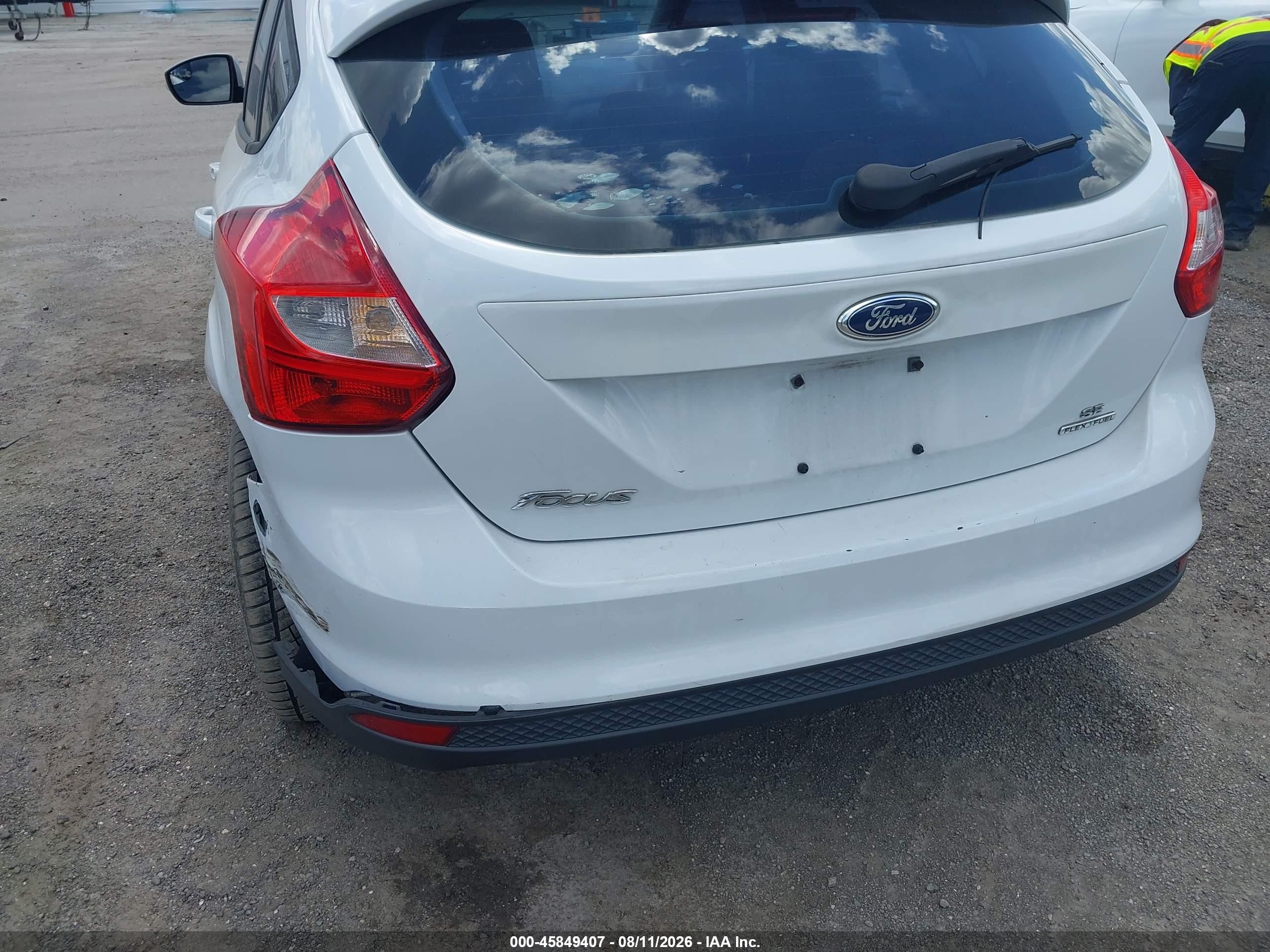 2014 Ford Focus Se White vin: 1FADP3K24EL192564