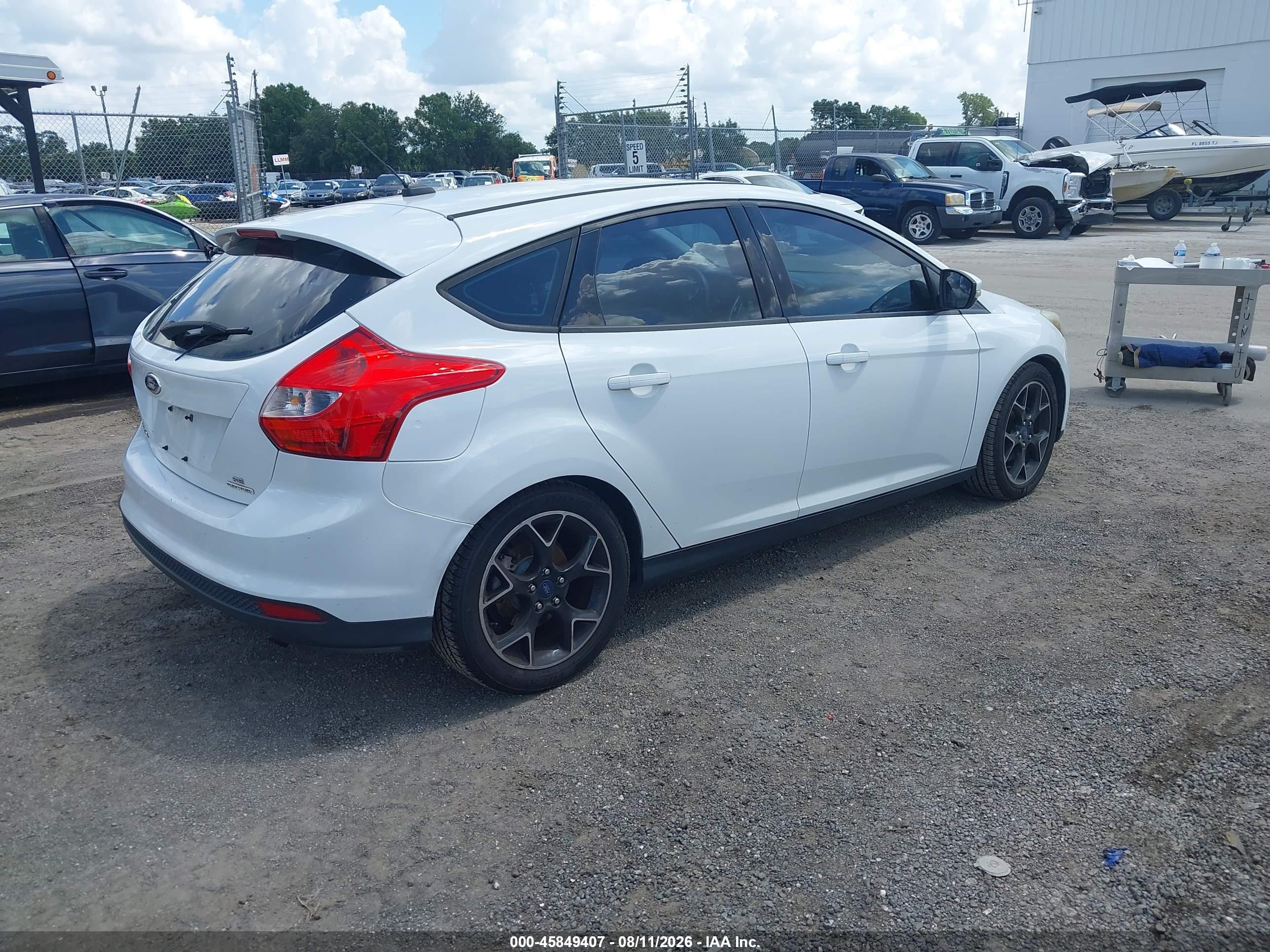 2014 Ford Focus Se White vin: 1FADP3K24EL192564