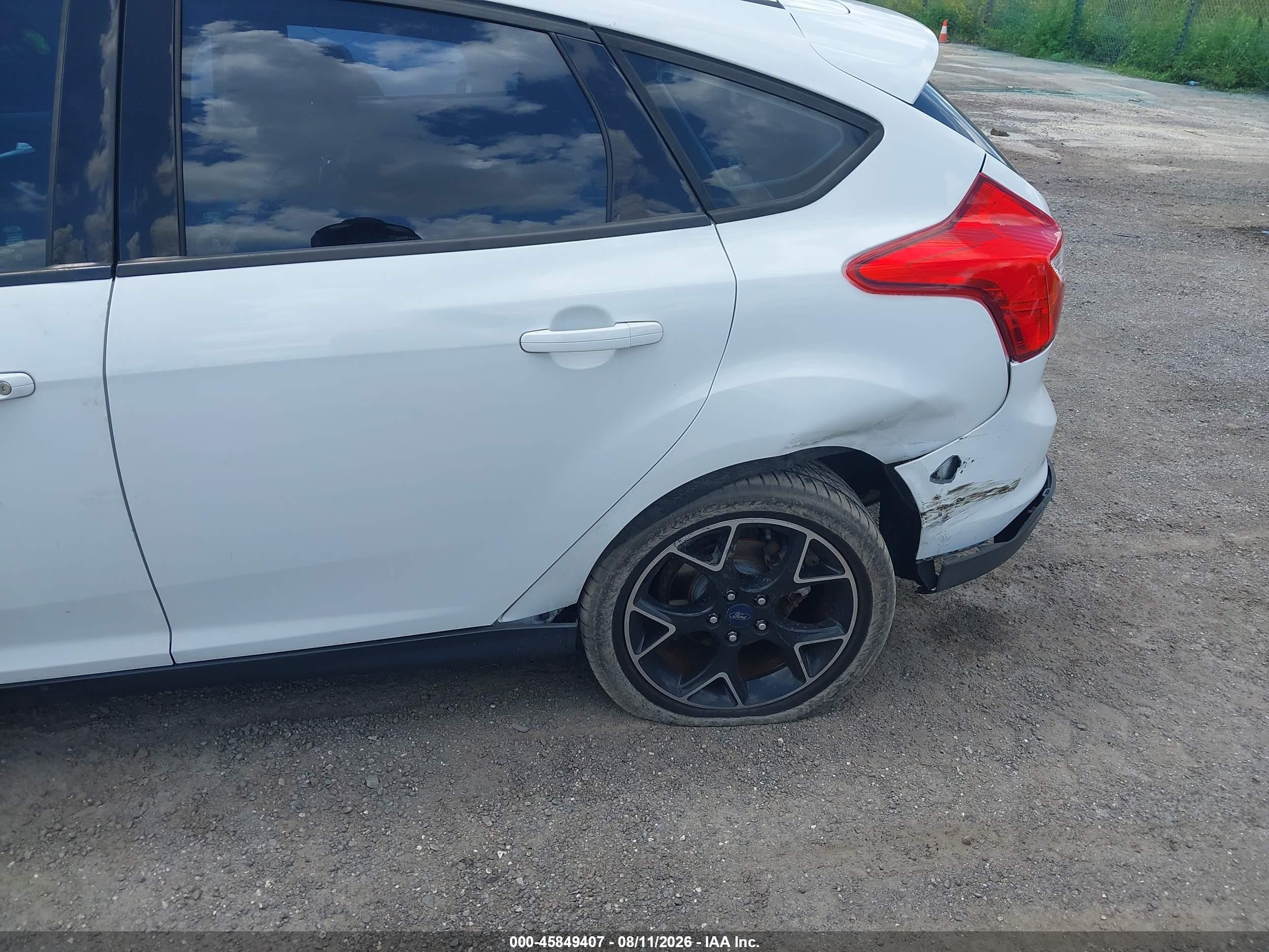 2014 Ford Focus Se White vin: 1FADP3K24EL192564