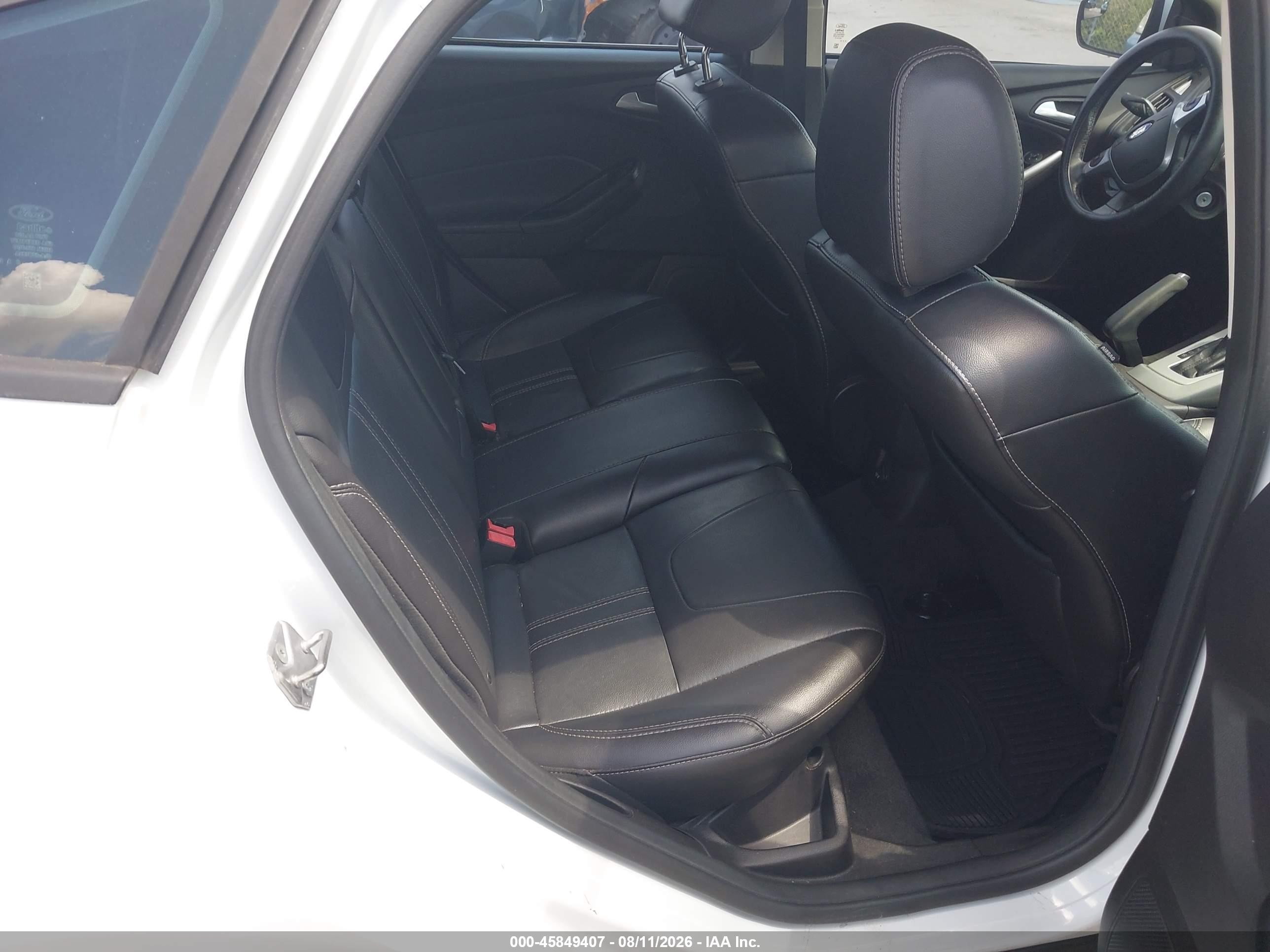 2014 Ford Focus Se White vin: 1FADP3K24EL192564