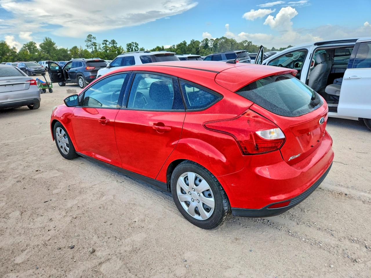 2014 Ford Focus Se Red vin: 1FADP3K24EL246929