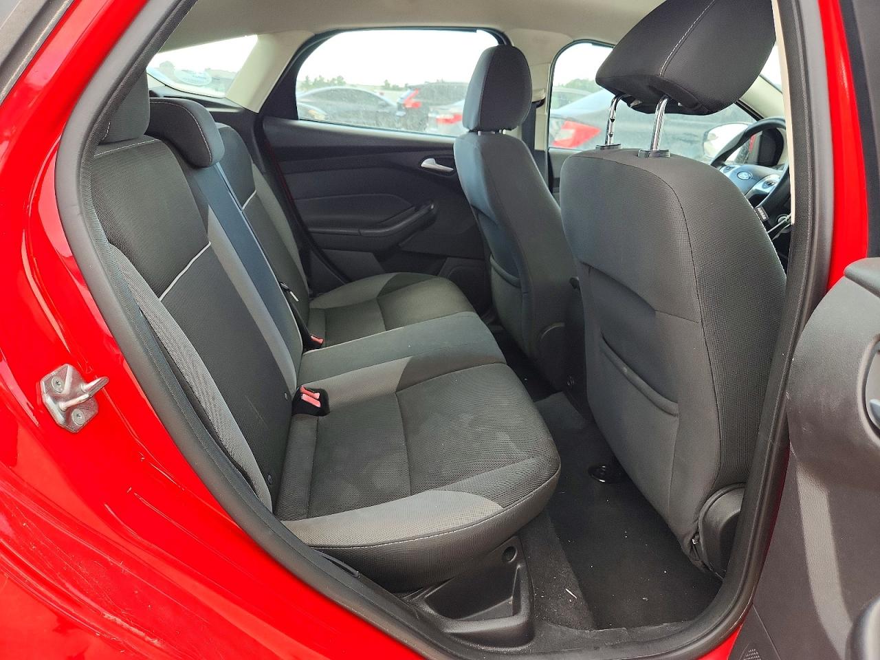 2014 Ford Focus Se Red vin: 1FADP3K24EL246929