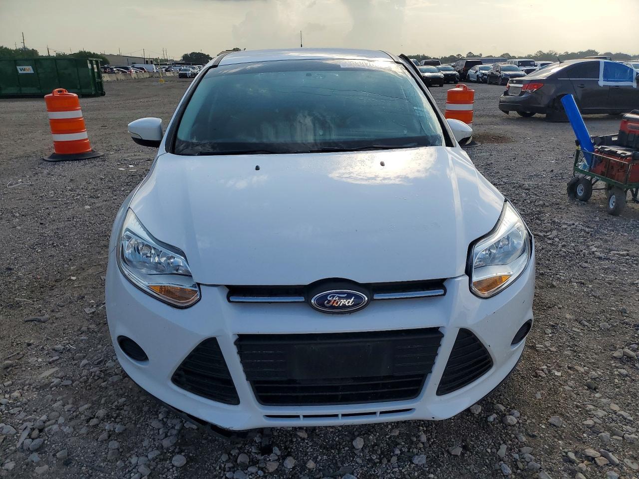 2014 Ford Focus Se White vin: 1FADP3K24EL259096