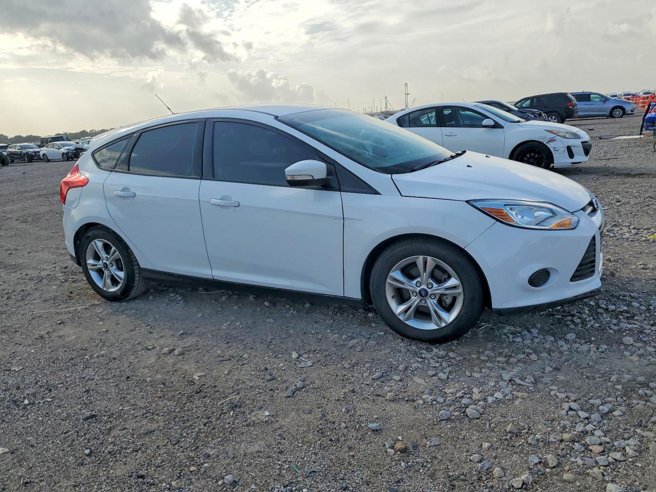 2014 Ford Focus Se White vin: 1FADP3K24EL259096