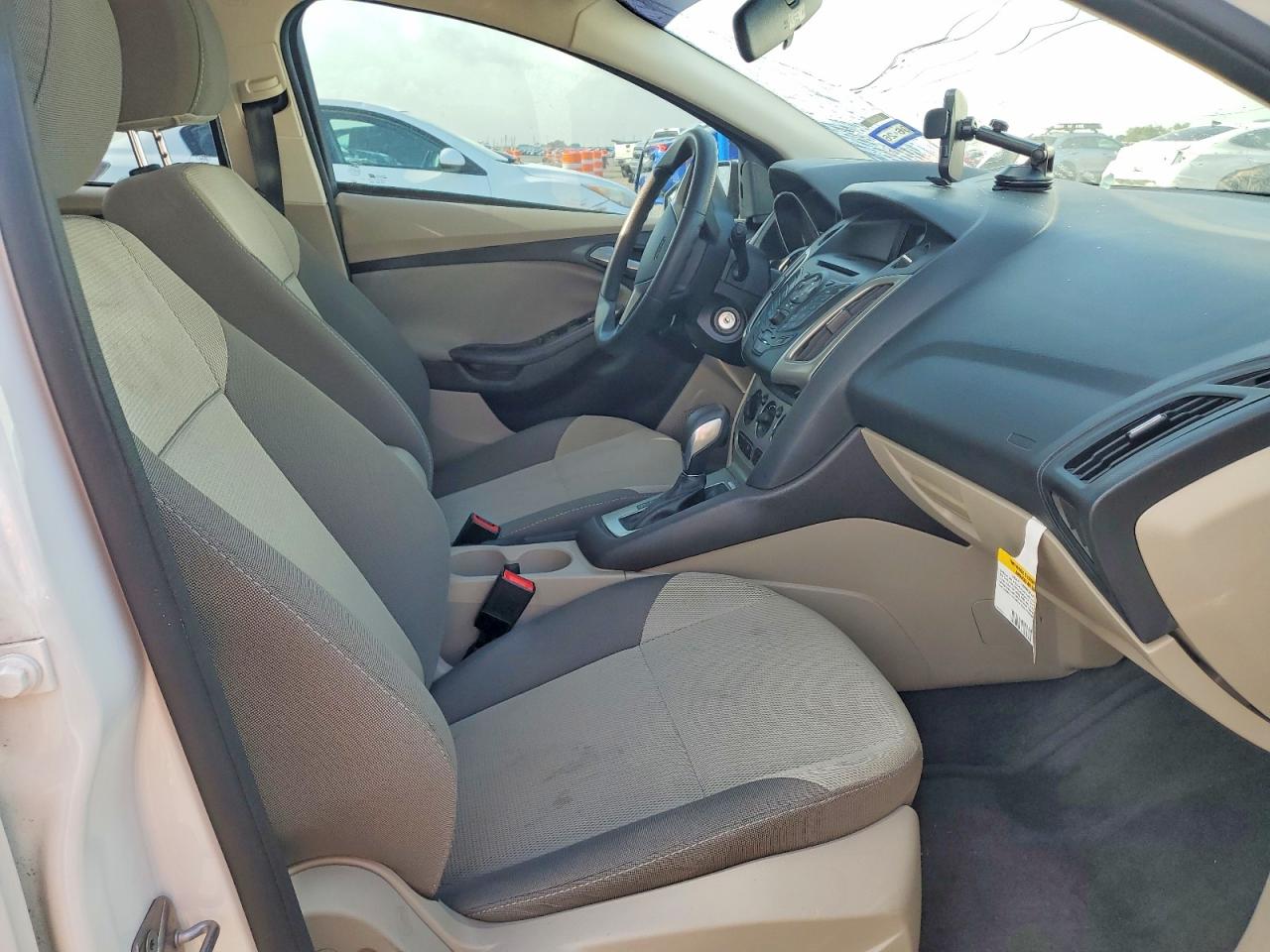 2014 Ford Focus Se White vin: 1FADP3K24EL259096