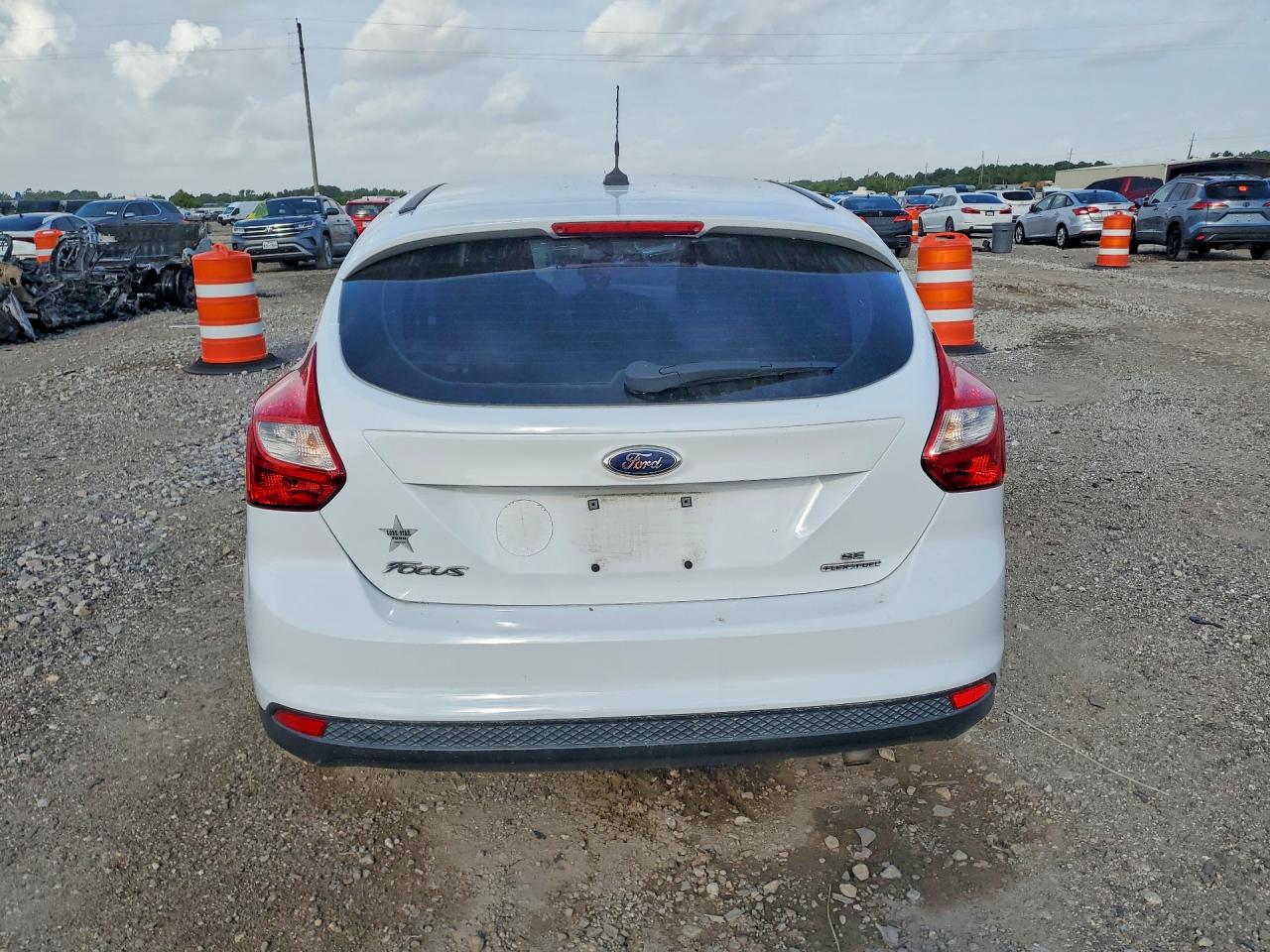 2014 Ford Focus Se White vin: 1FADP3K24EL259096