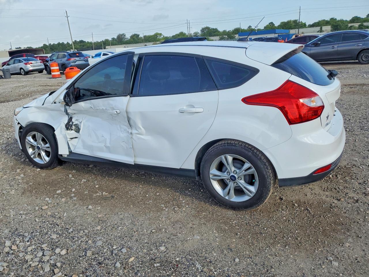 2014 Ford Focus Se White vin: 1FADP3K24EL259096