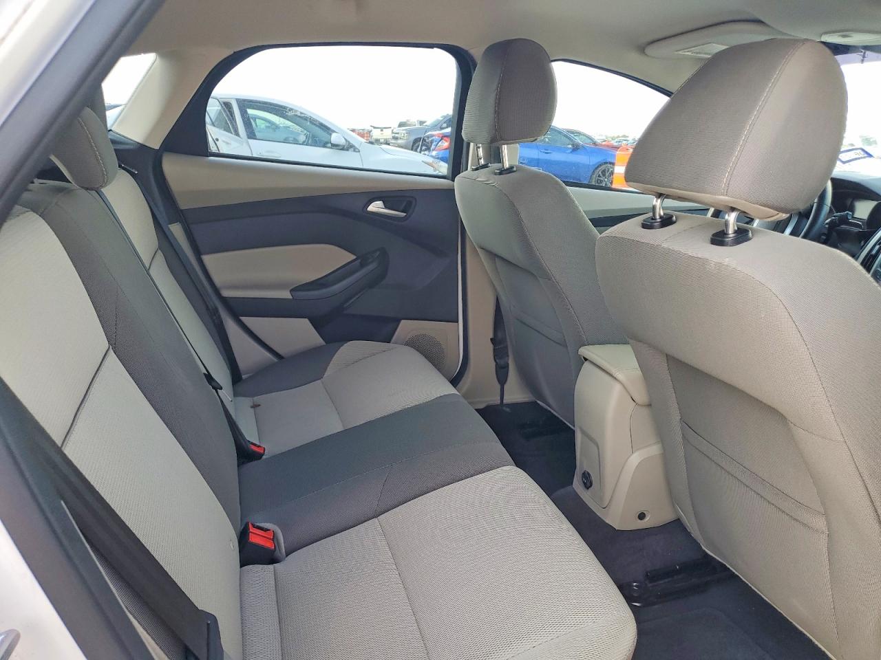 2014 Ford Focus Se White vin: 1FADP3K24EL259096