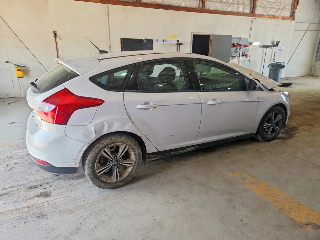2014 Ford Focus White vin: 1FADP3K24EL286413