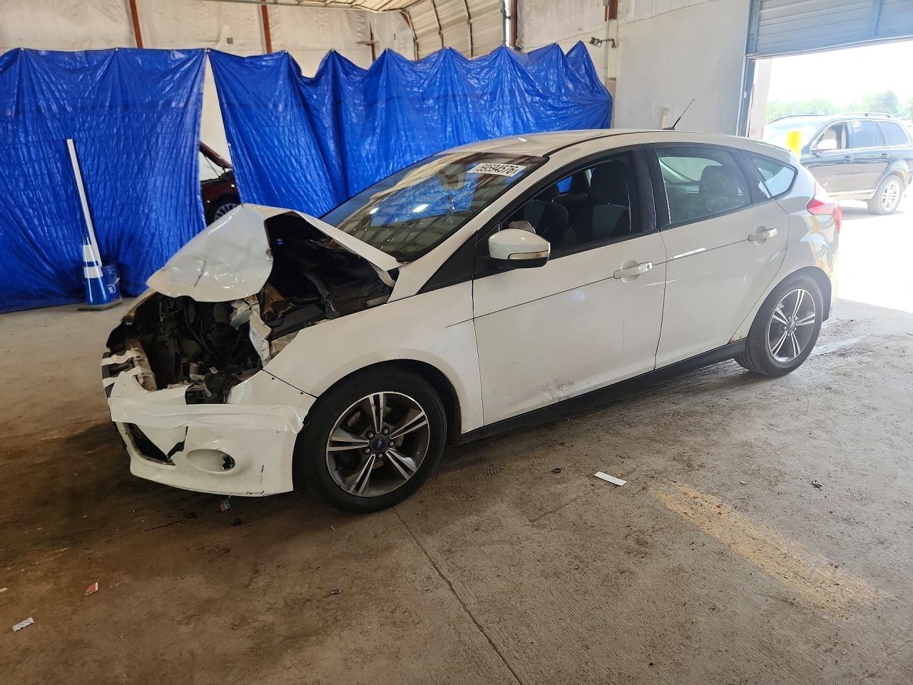 2014 Ford Focus White vin: 1FADP3K24EL286413