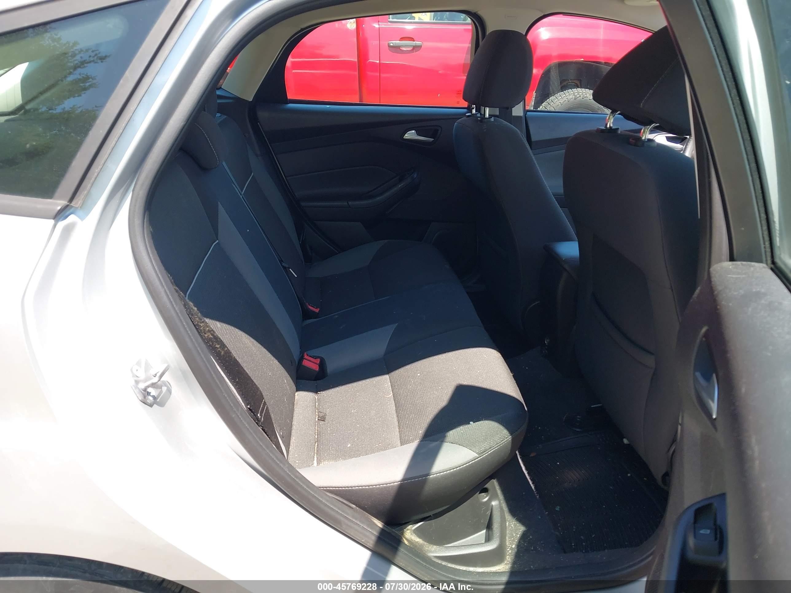 2014 Ford Focus Se Silver vin: 1FADP3K24EL294947