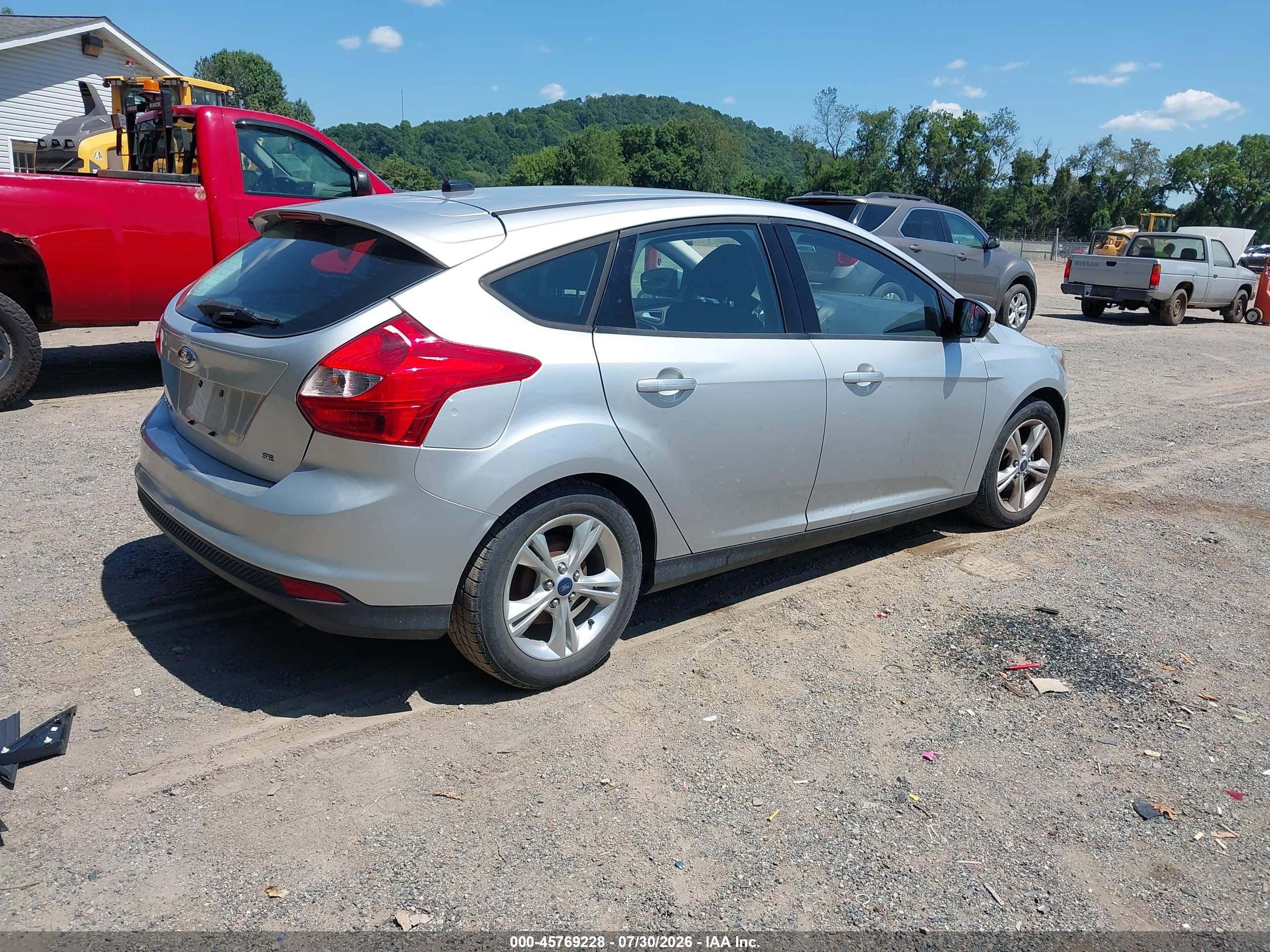 2014 Ford Focus Se Silver vin: 1FADP3K24EL294947