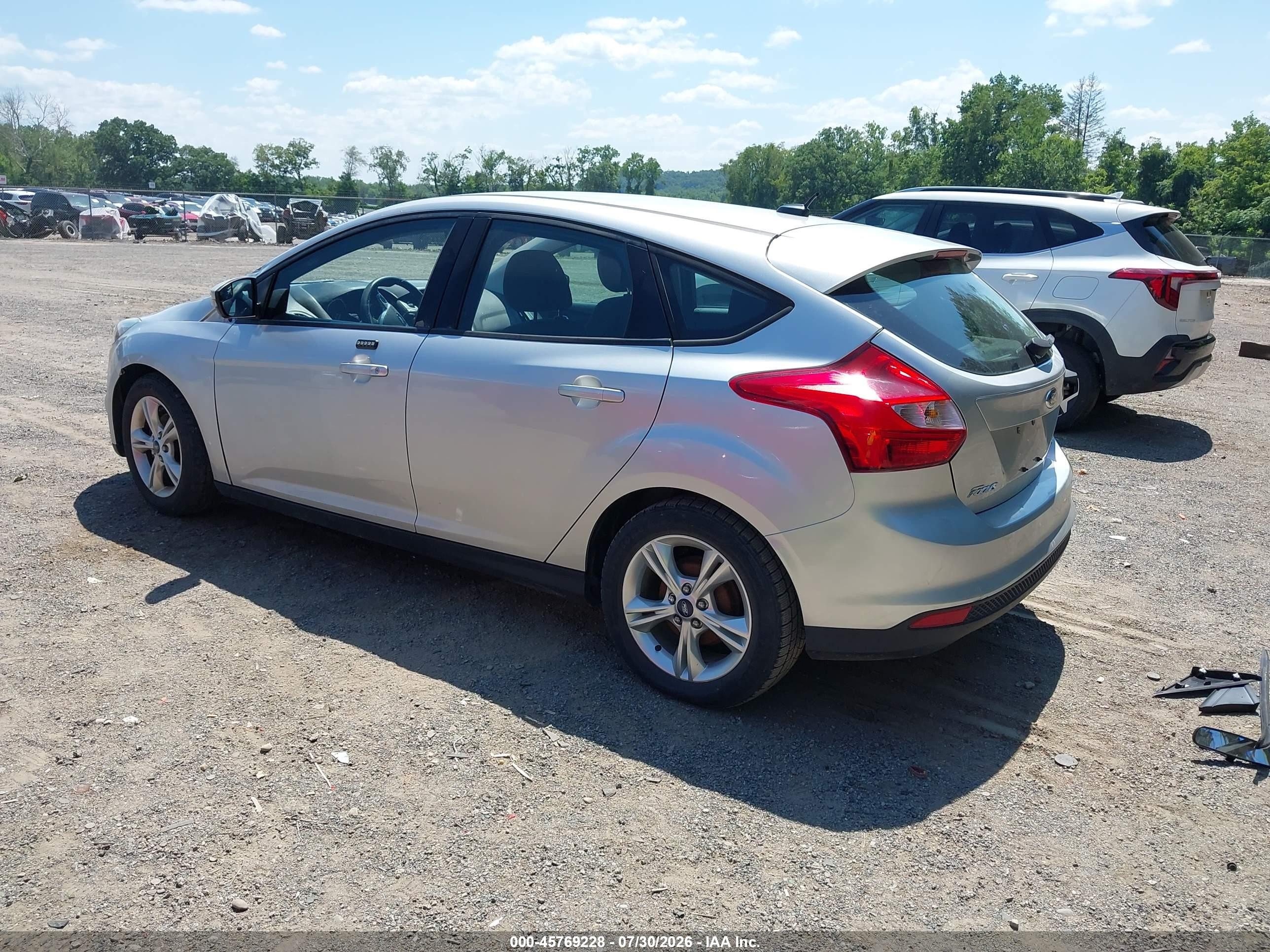 2014 Ford Focus Se Silver vin: 1FADP3K24EL294947