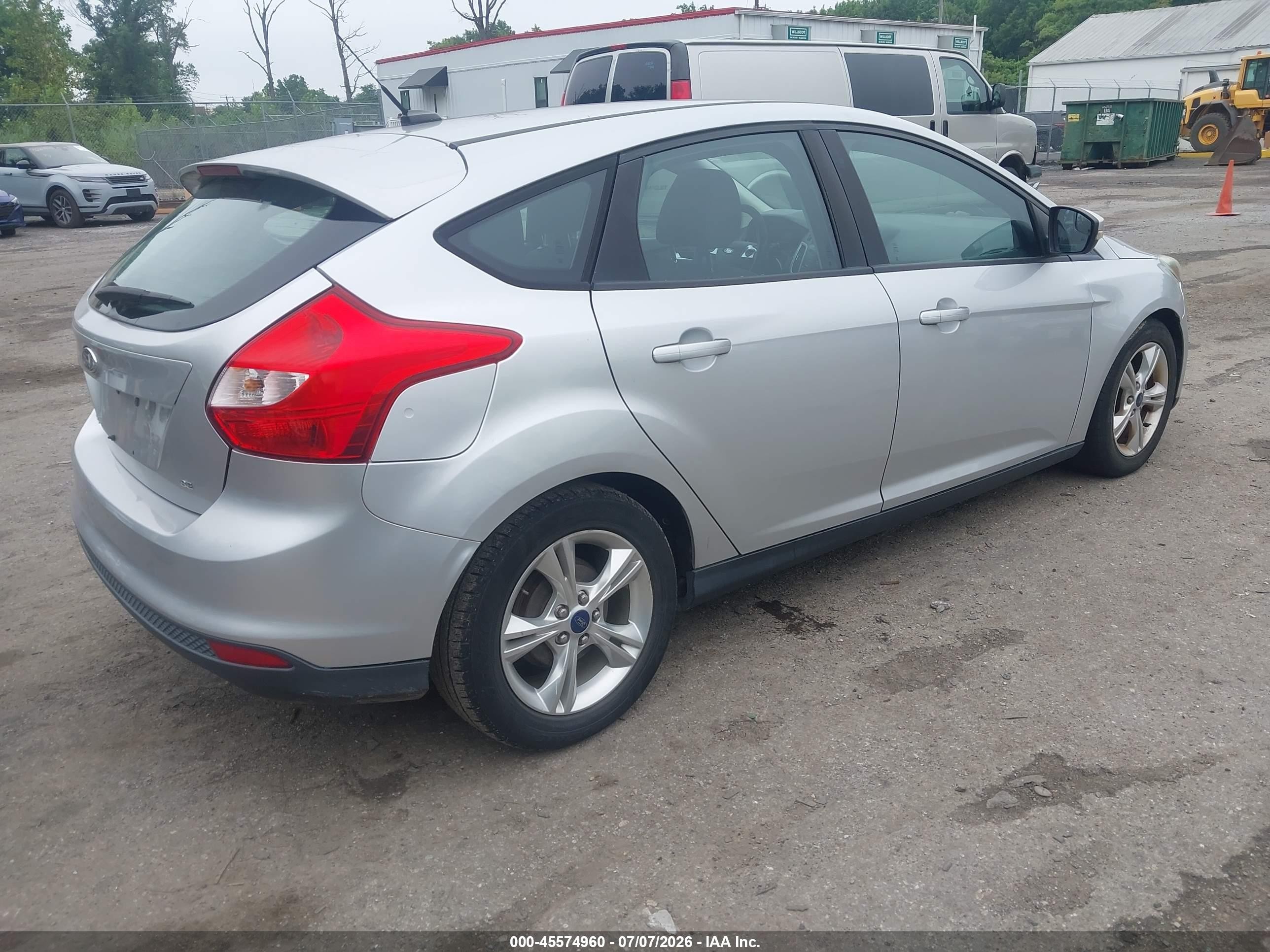 2014 Ford Focus Se Серебряный vin: 1FADP3K24EL304778