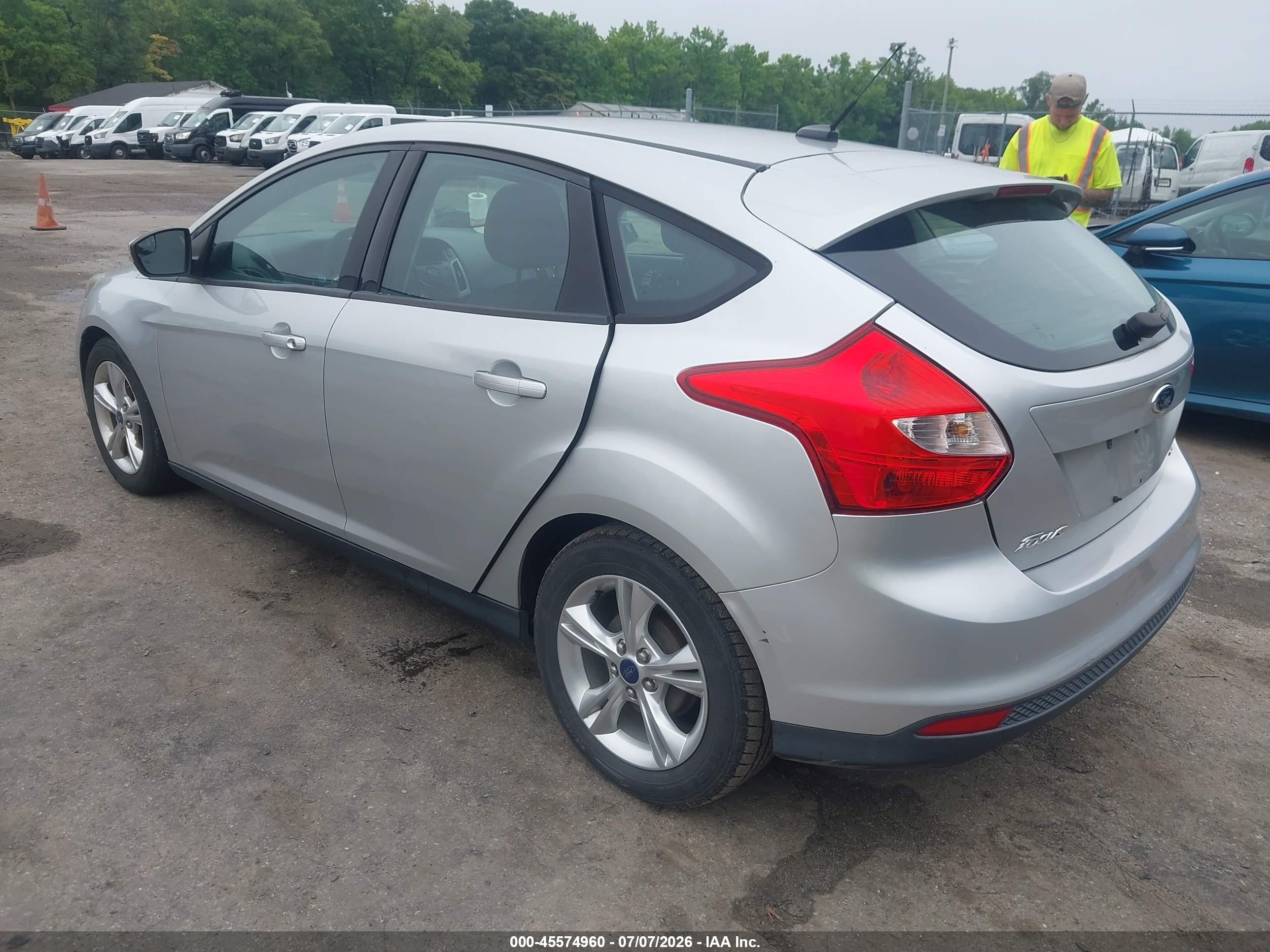 2014 Ford Focus Se Серебряный vin: 1FADP3K24EL304778