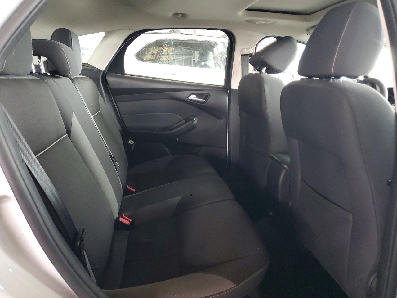 2014 Ford Focus Se White vin: 1FADP3K24EL322438