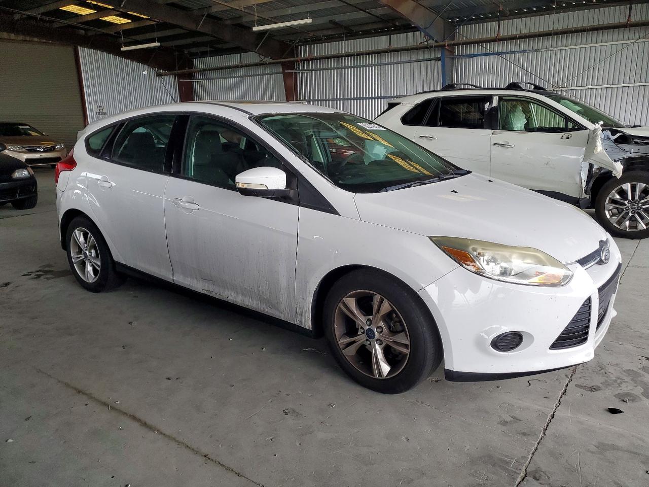 2014 Ford Focus Se White vin: 1FADP3K24EL322438